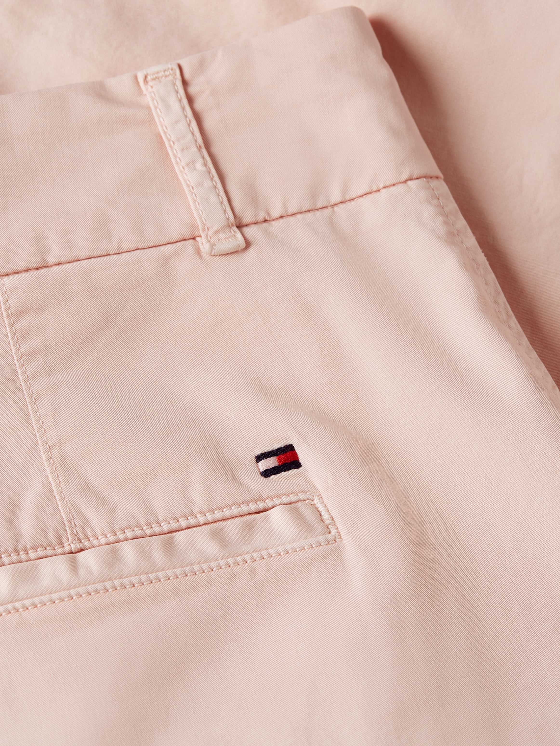 Tommy Hilfiger Chinohose »CO BLEND GMD SLIM STRAIGHT CHINO«, mit Logostickerei