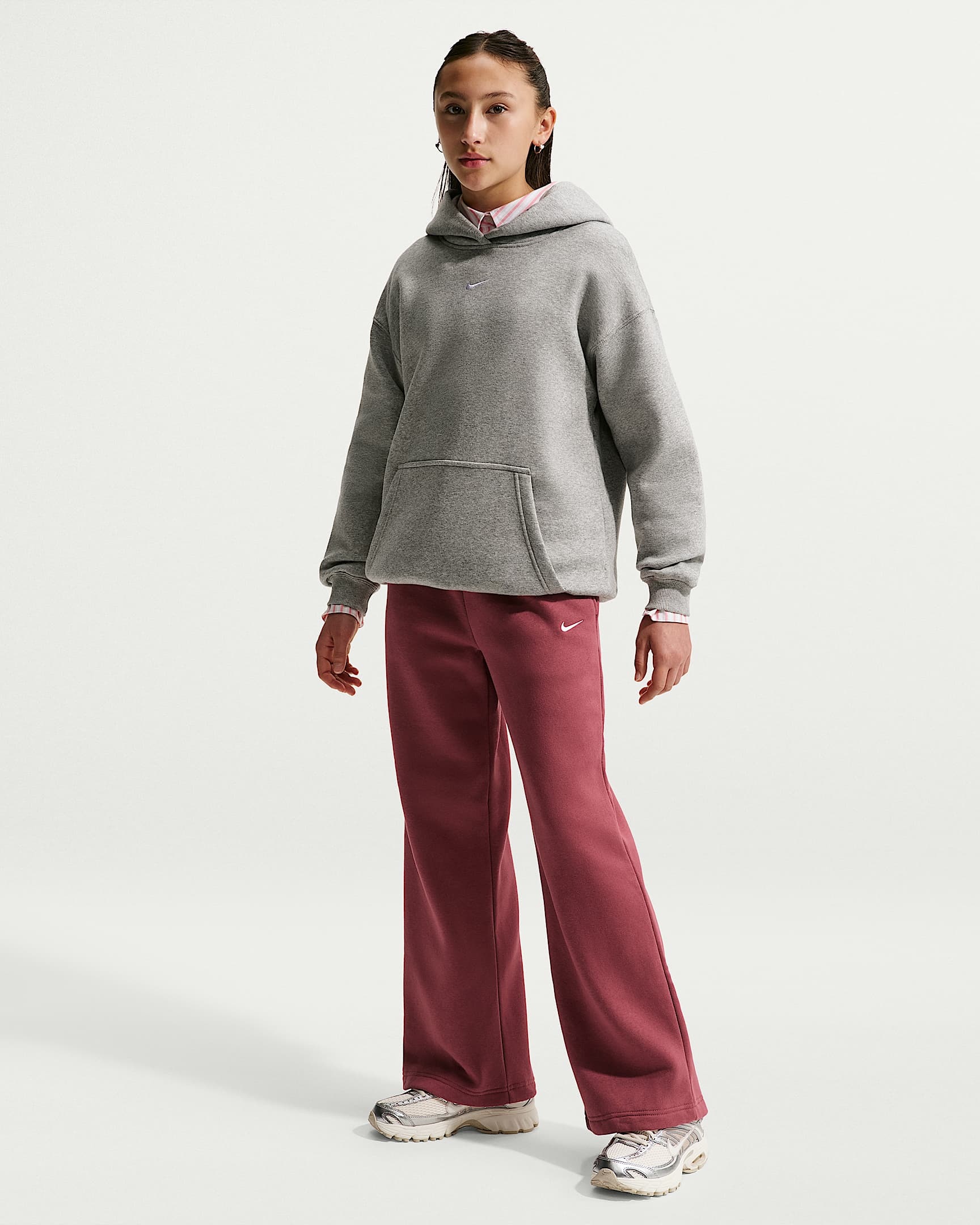 Nike Sportswear Jogginghose »G NSW STUDIO FLC OH PANT«  für Kinder und Jugendliche, in Baggy-Form, aus weicher Sweatware