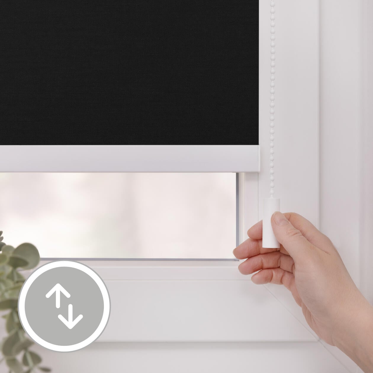 LICHTBLICK ORIGINAL Rollo »Klemmfix, ohne Bohren«, verdunkelnd, Blendschutz-Sichtschutz-Verdunkelung, mit Bohren/ohne Bohren, freihängend, Steuerbar mit Bluetooth-App, integrierter Elektromotor und Akku