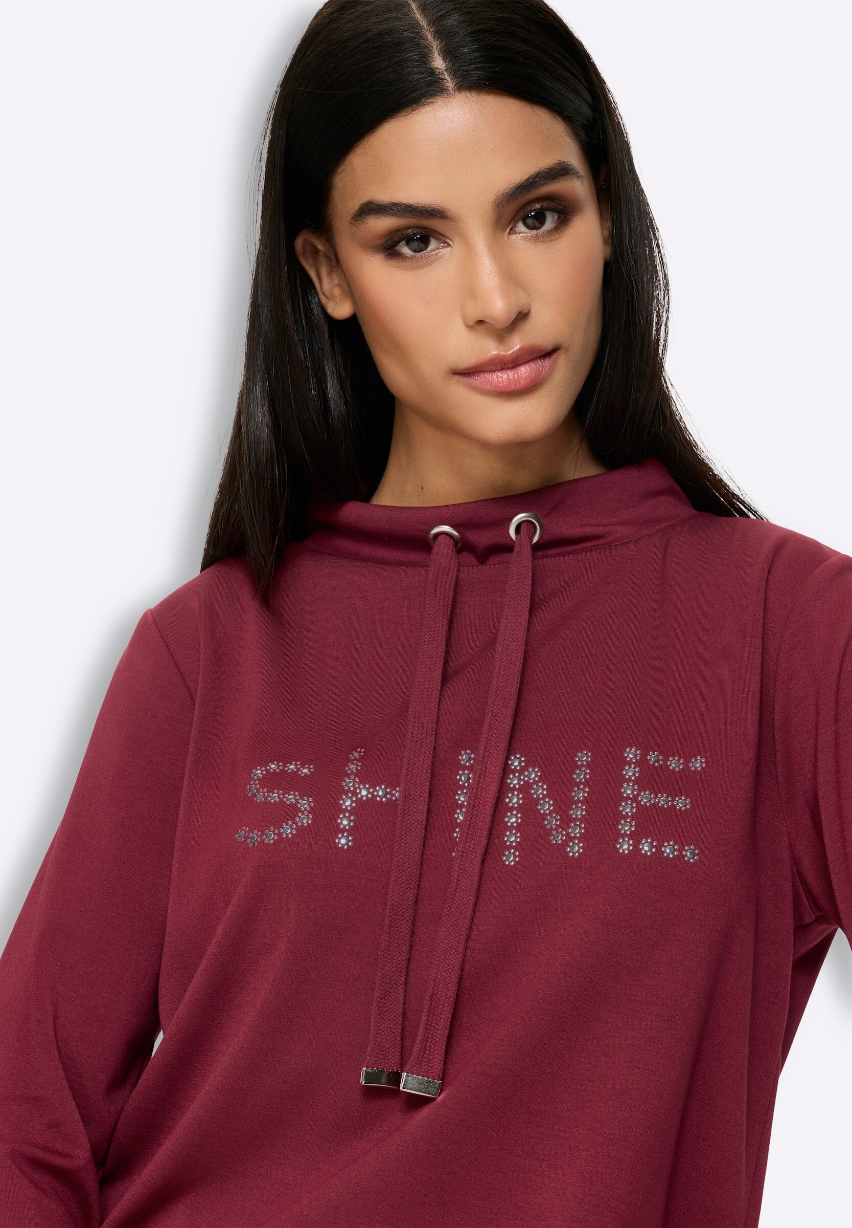 heine Sweatshirt »Sweatshirt Sweatshirt mit Nieten-Schriftzug«
