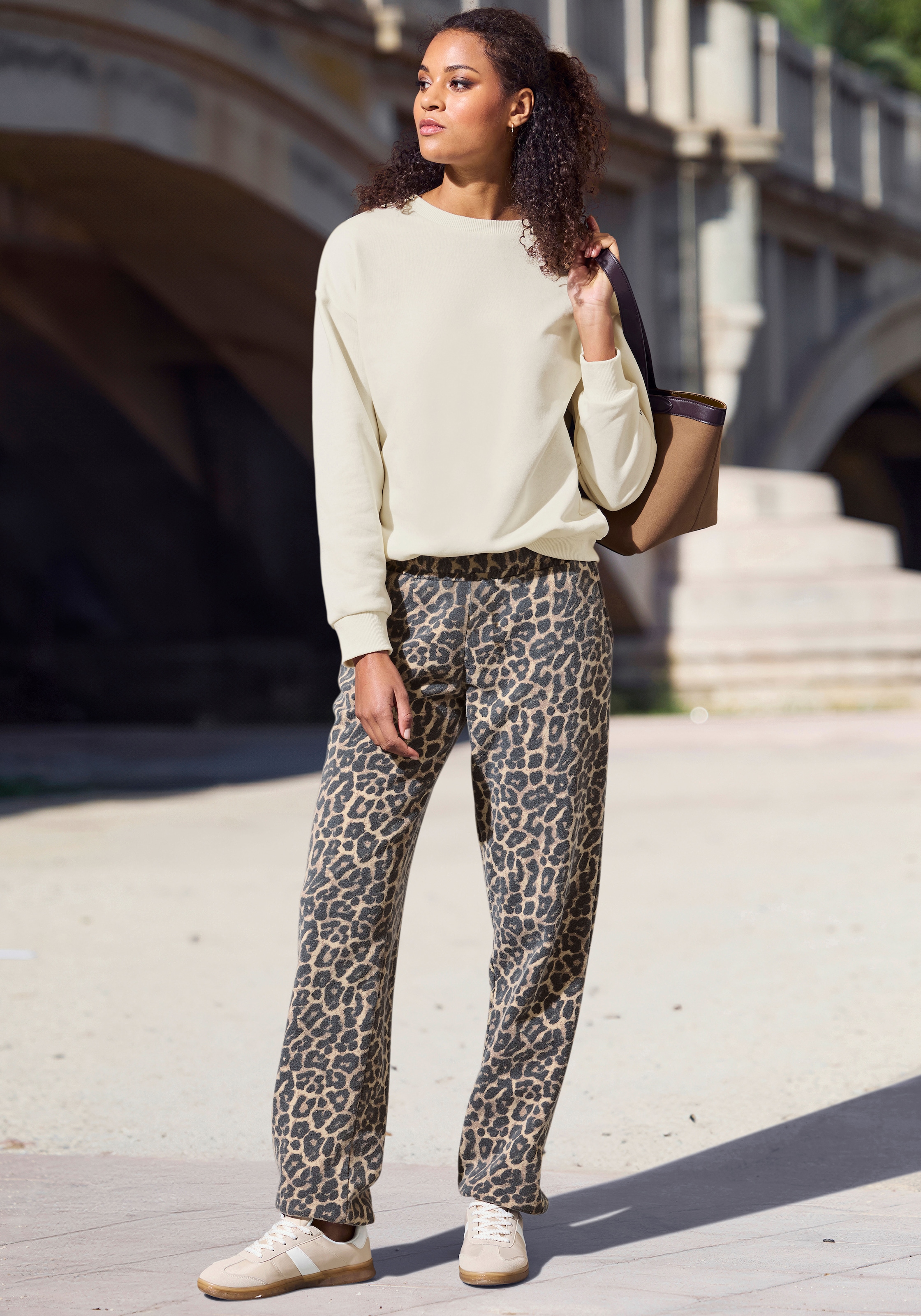Buffalo Sweathose »- Loungehose«  Allover Leo Print, Home- und Loungwear