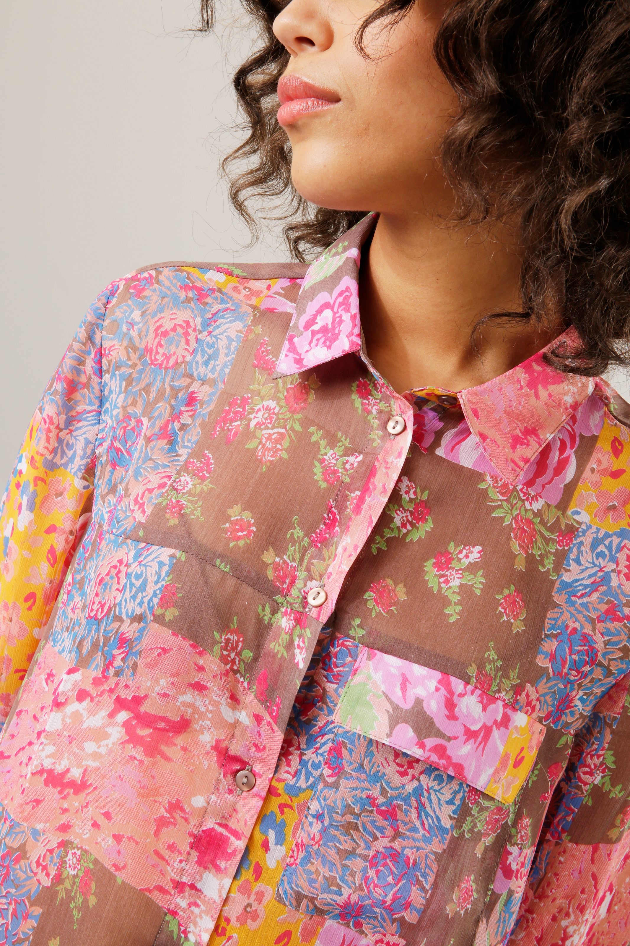 OTTO CASUAL Online Blumendrucken mit im Aniston Hemdbluse, Shop Patch-Dessin kaufen im bunten