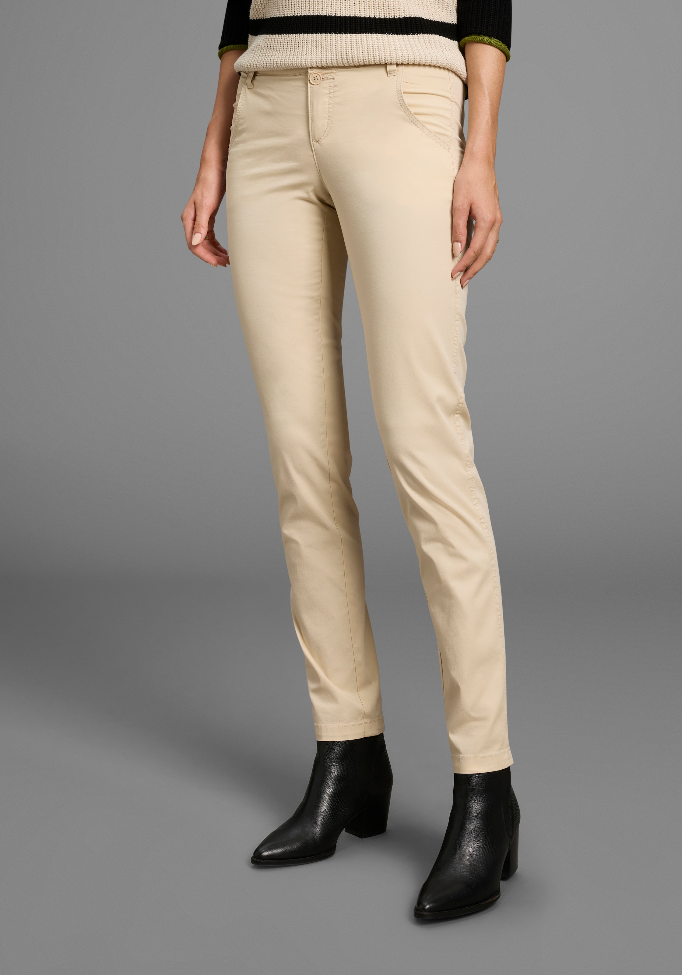 Delmao Damen Chinohose mit spotiven Knöpfen in beige, Größe 44