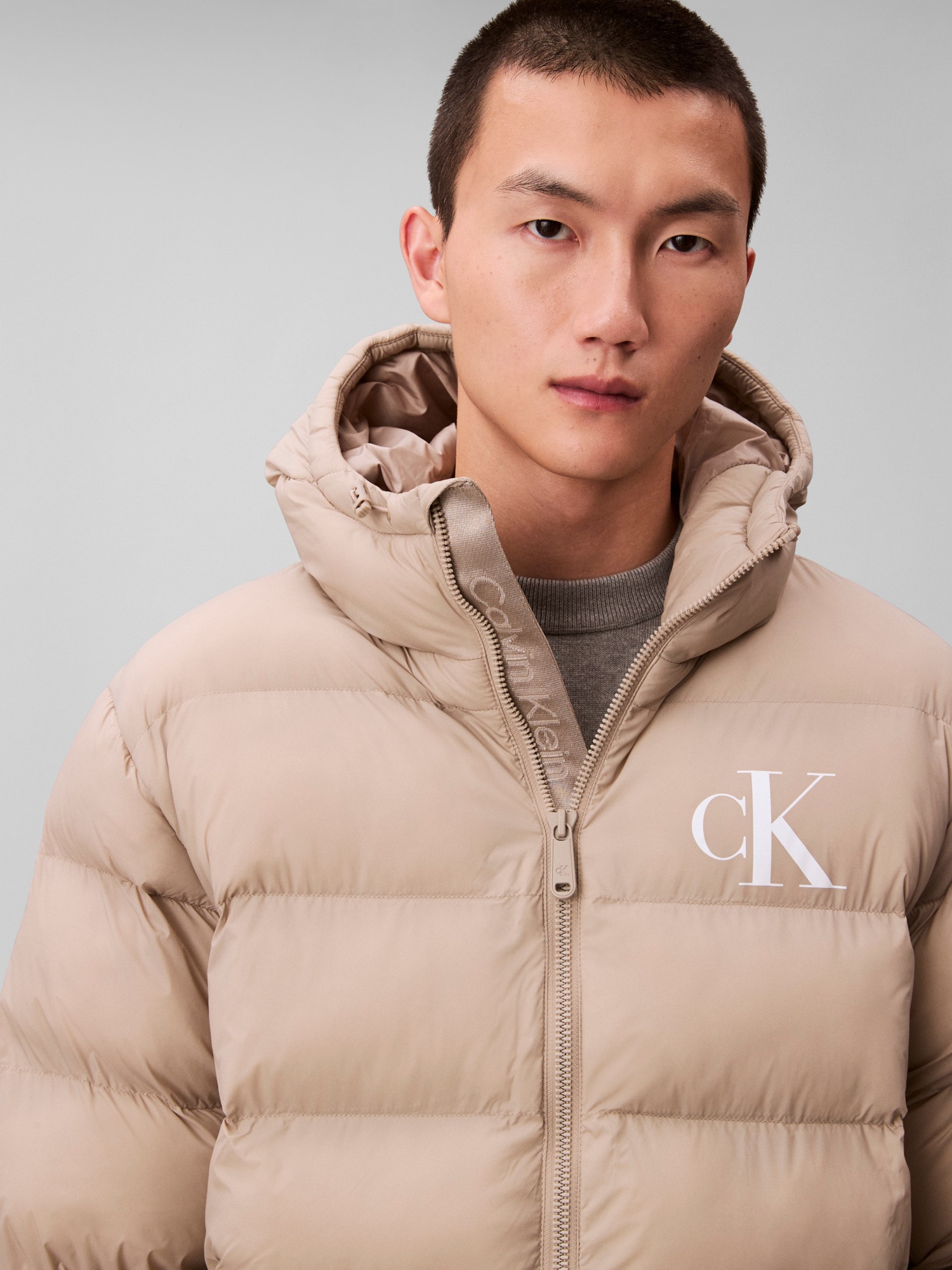 Calvin Klein Jeans Steppjacke »LS NYLON MONOGRAM PUFFER JKT« ohne Kapuze Mit Rundhalsausschnitt, regular fit