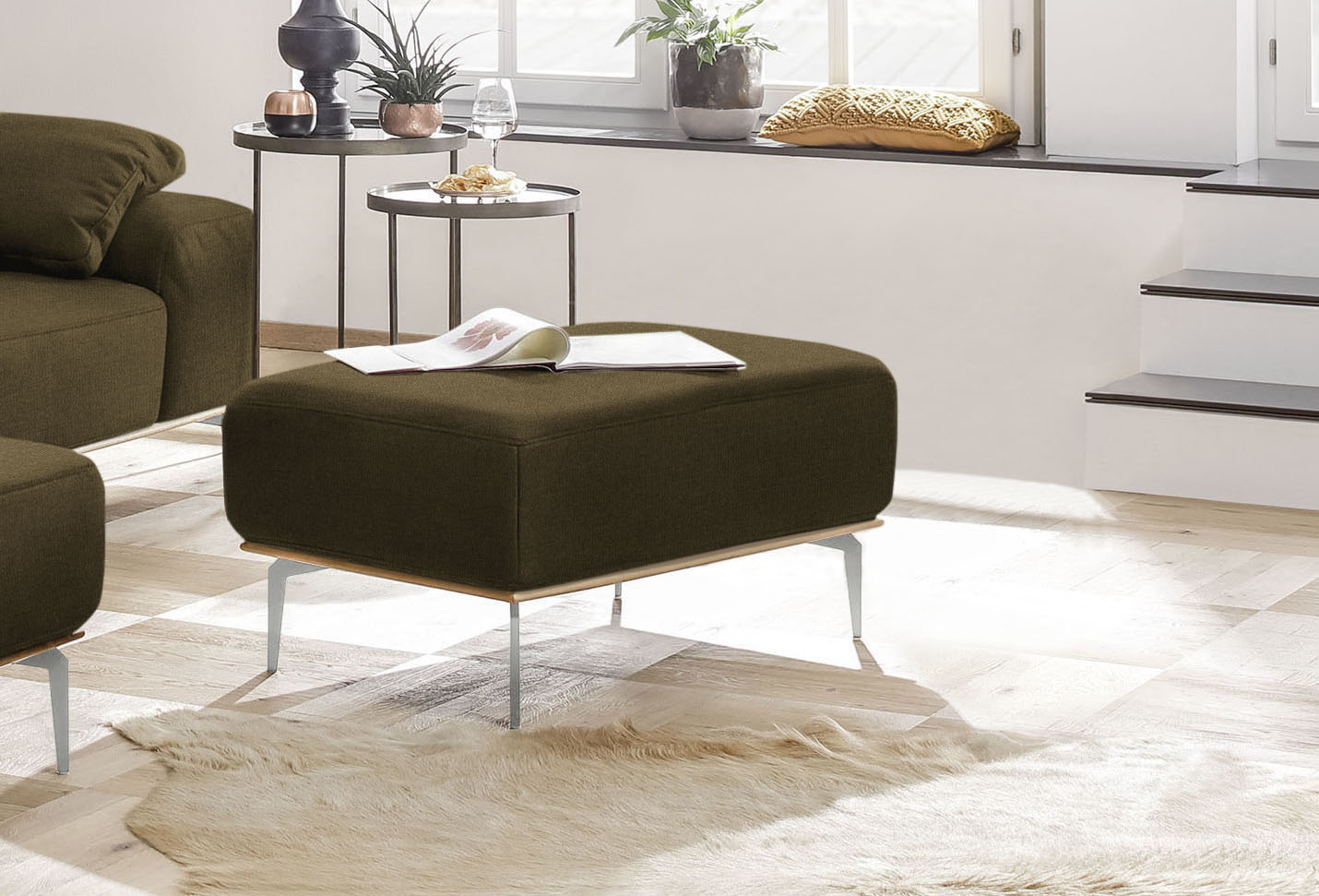 W.Schillig Polsterhocker »run« mit elegantem Holzsockel in grün, Größe B/H/T: 75 cm x 46 cm x 60 cm