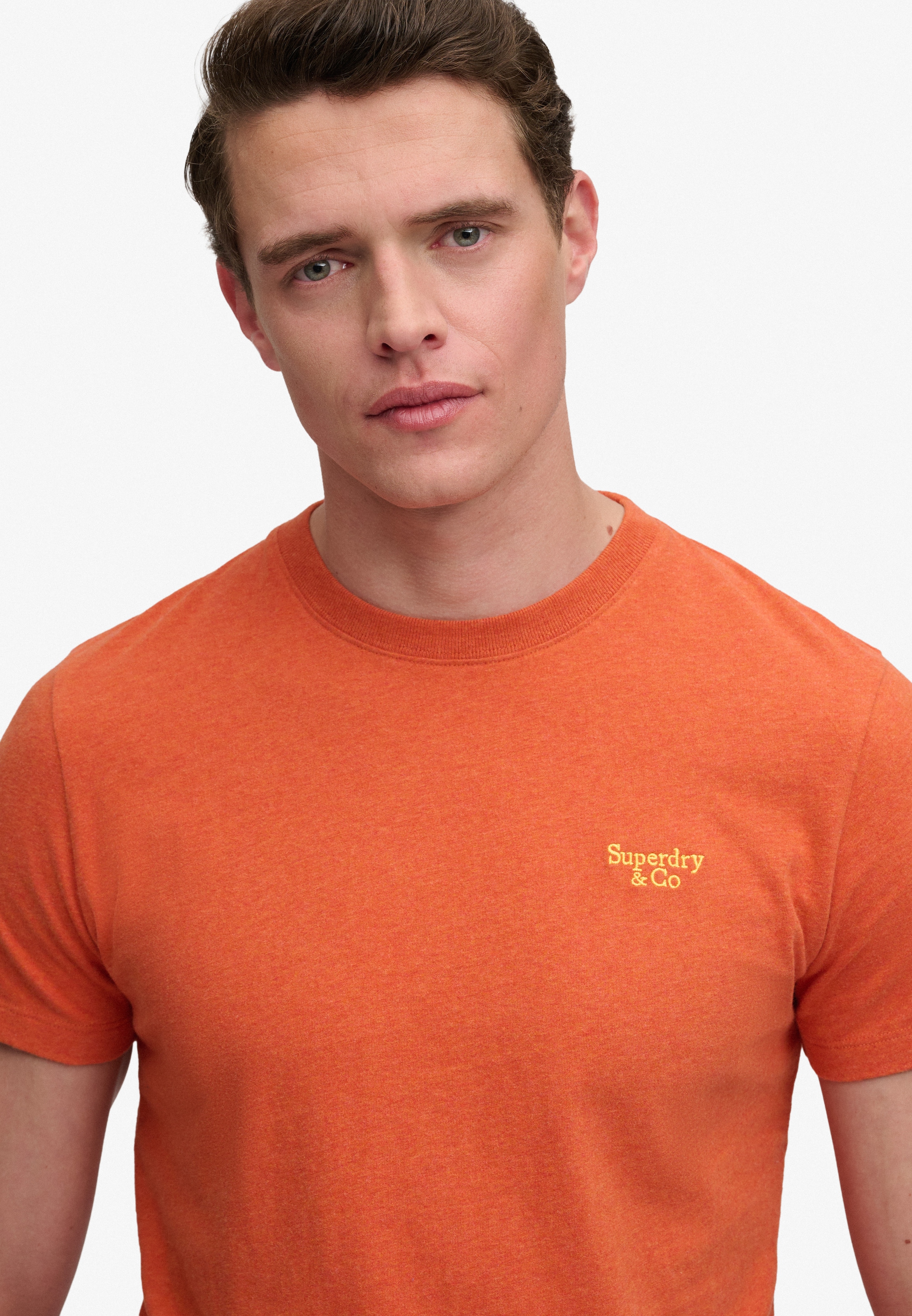 Superdry Rundhalsshirt »ESSENTIAL SERIF LOGO EMB TEE« Baumwolle, regular fit