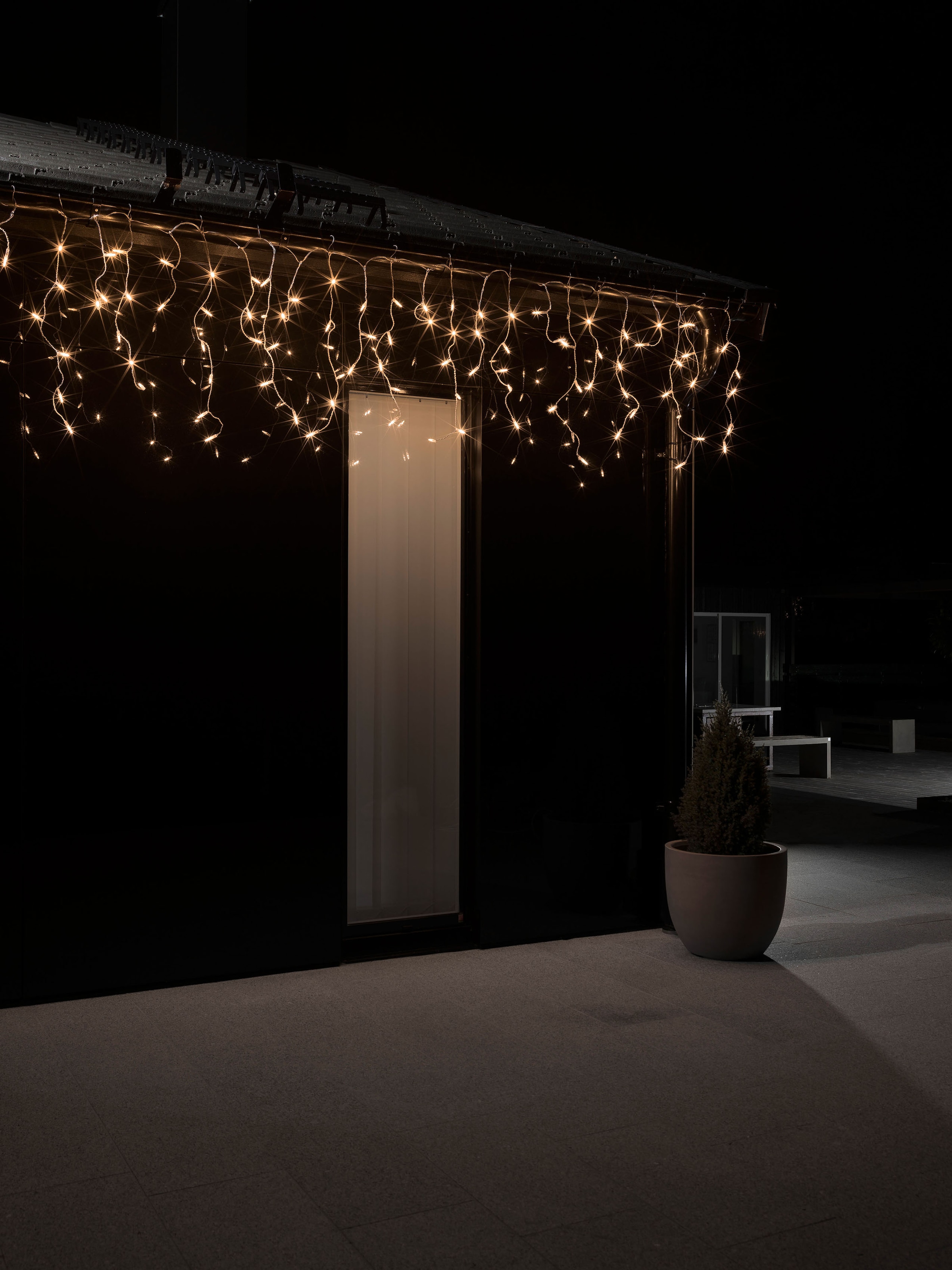 KONSTSMIDE LED-Lichtervorhang »Weihnachtsdeko aussen«, 96 St.-flammig, LED Eisregen Lichtervorhang, 96 bernsteinfarbene Dioden