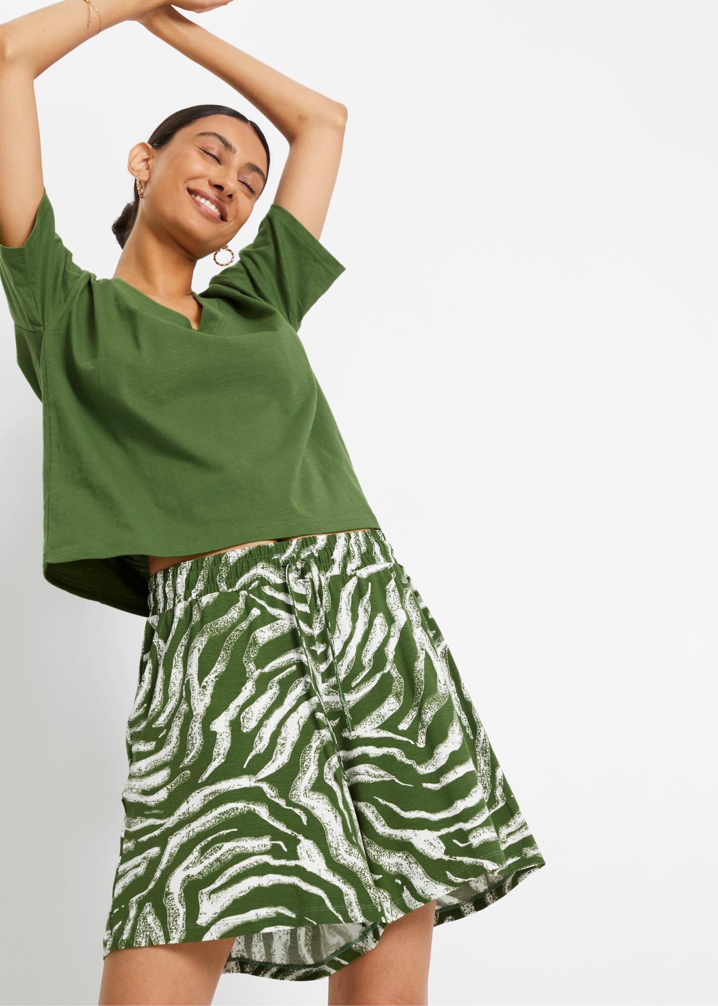 bonprix Shorts  mit Bequembund, Loose Fit, aus Viskose