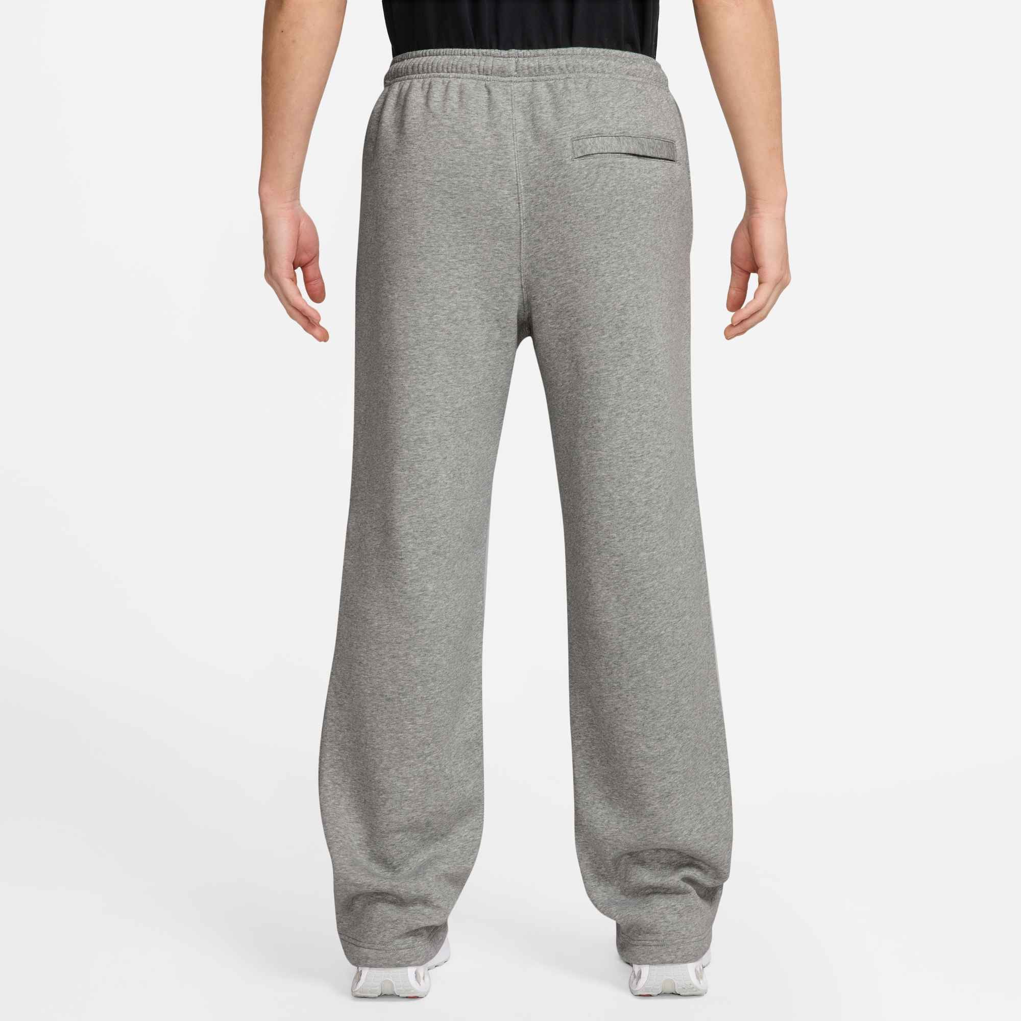Nike Sportswear Sporthose »M NK CLUB BB BUNGEE PANT«  mit Eingrifftaschen und Gesäßtasche, aus Baumwollmischung in Sweatware