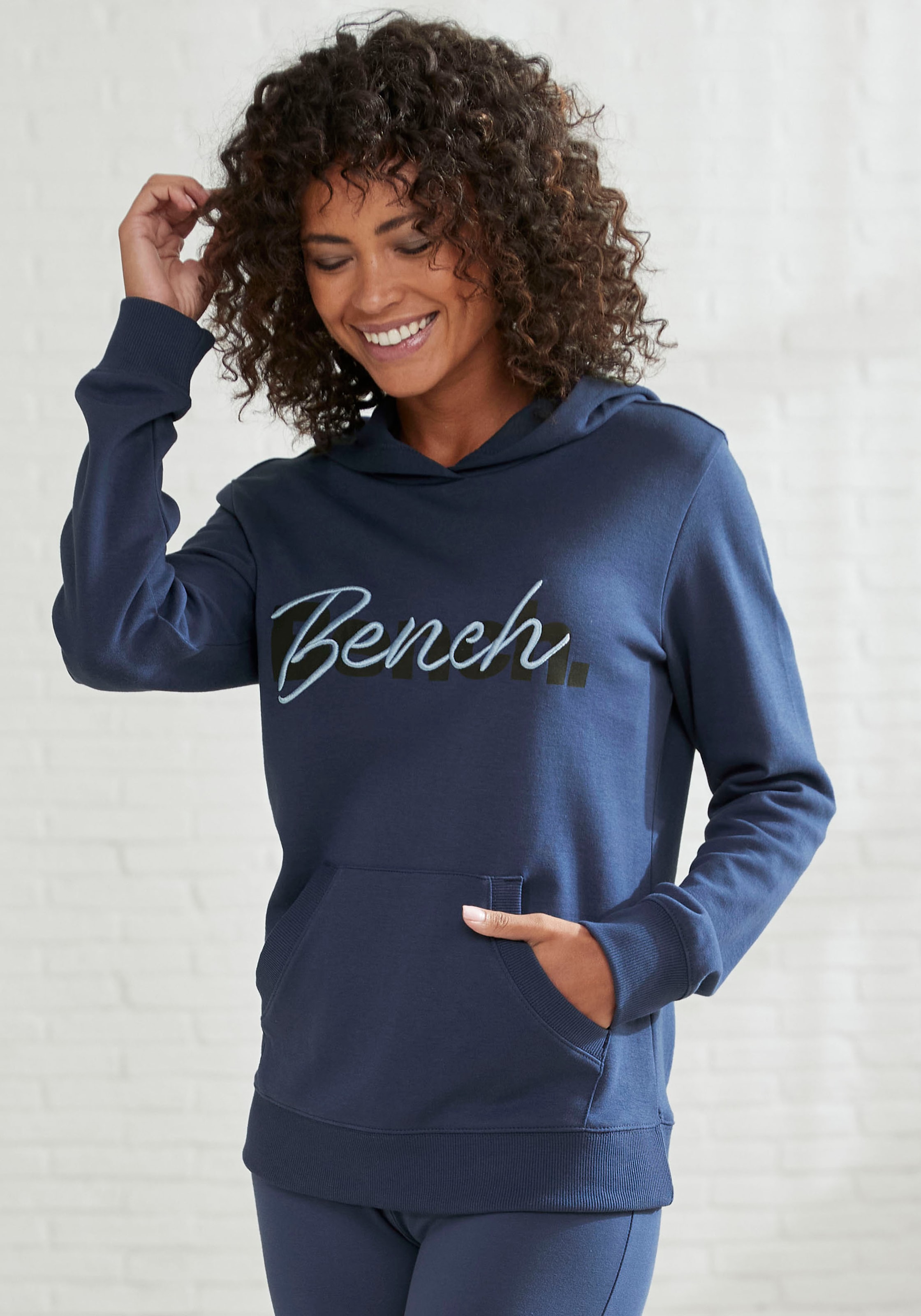 Bench. mit OTTO Kapuzensweatshirt, Hoodie bei Kängurutasche, online Loungeanzug, Loungewear