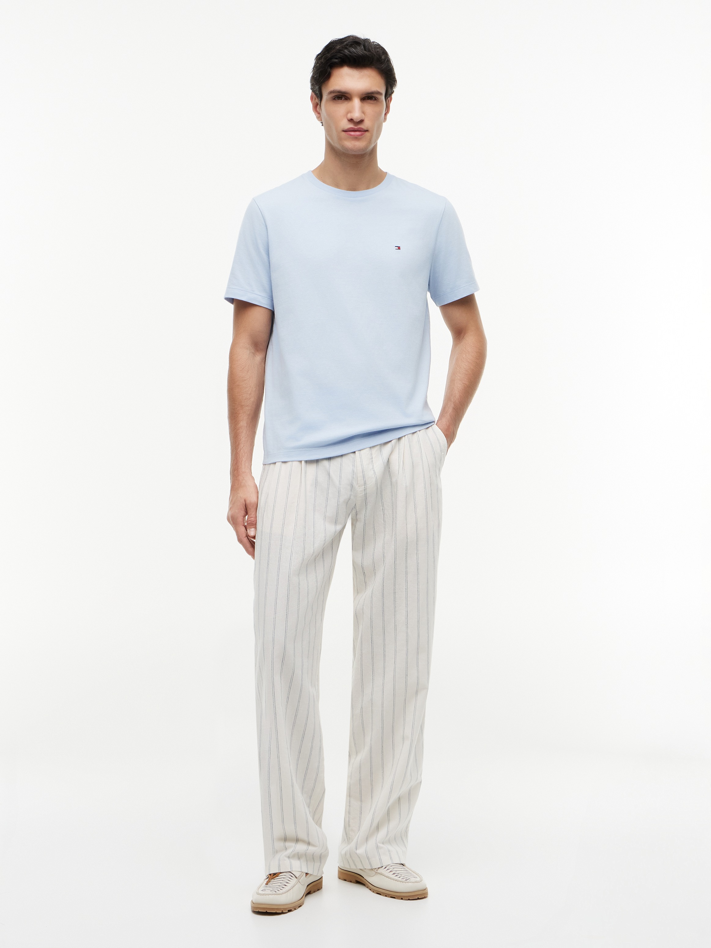 Tommy Hilfiger T-Shirt »ESSENTIAL REGULAR FIT SOLID  mit Stickerei« unifarben, casual, Baumwolle, Rundhals