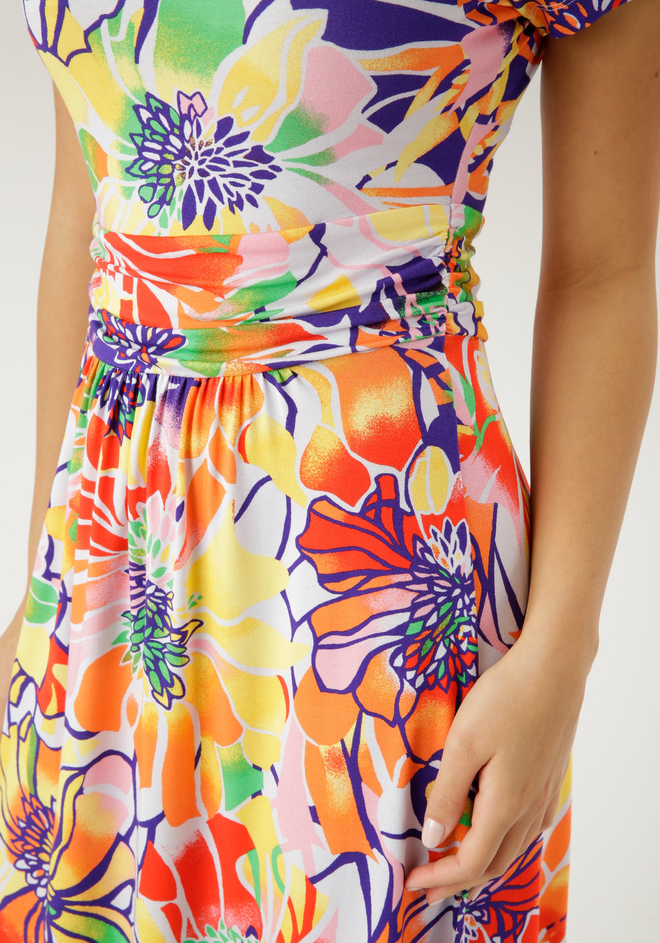 Aniston SELECTED Sommerkleid, mit farbenfrohem Blumendruck online bei OTTO