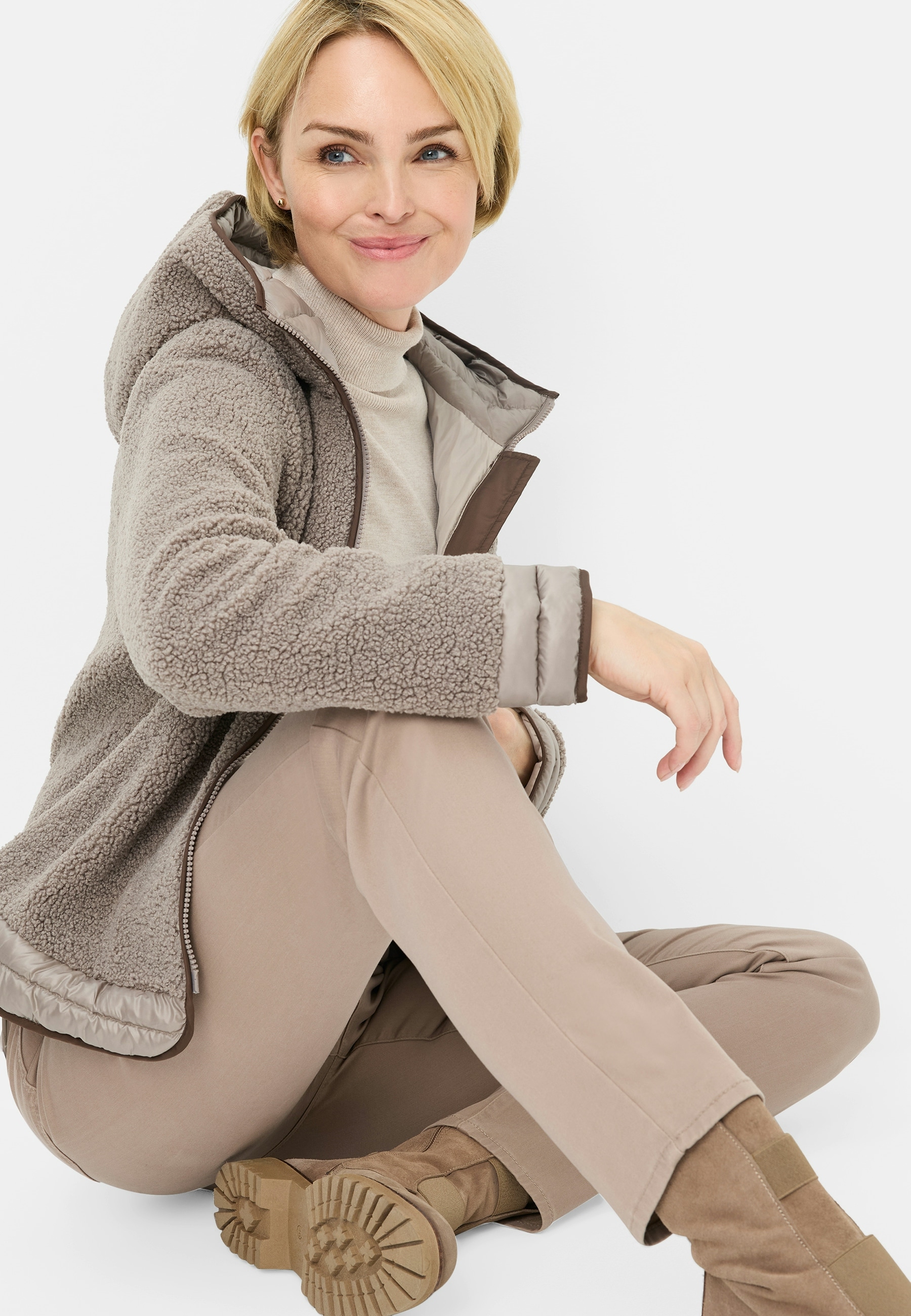 Fuchs Schmitt Plüschjacke »Plüschjacke« mit Kapuze mit Kapuze