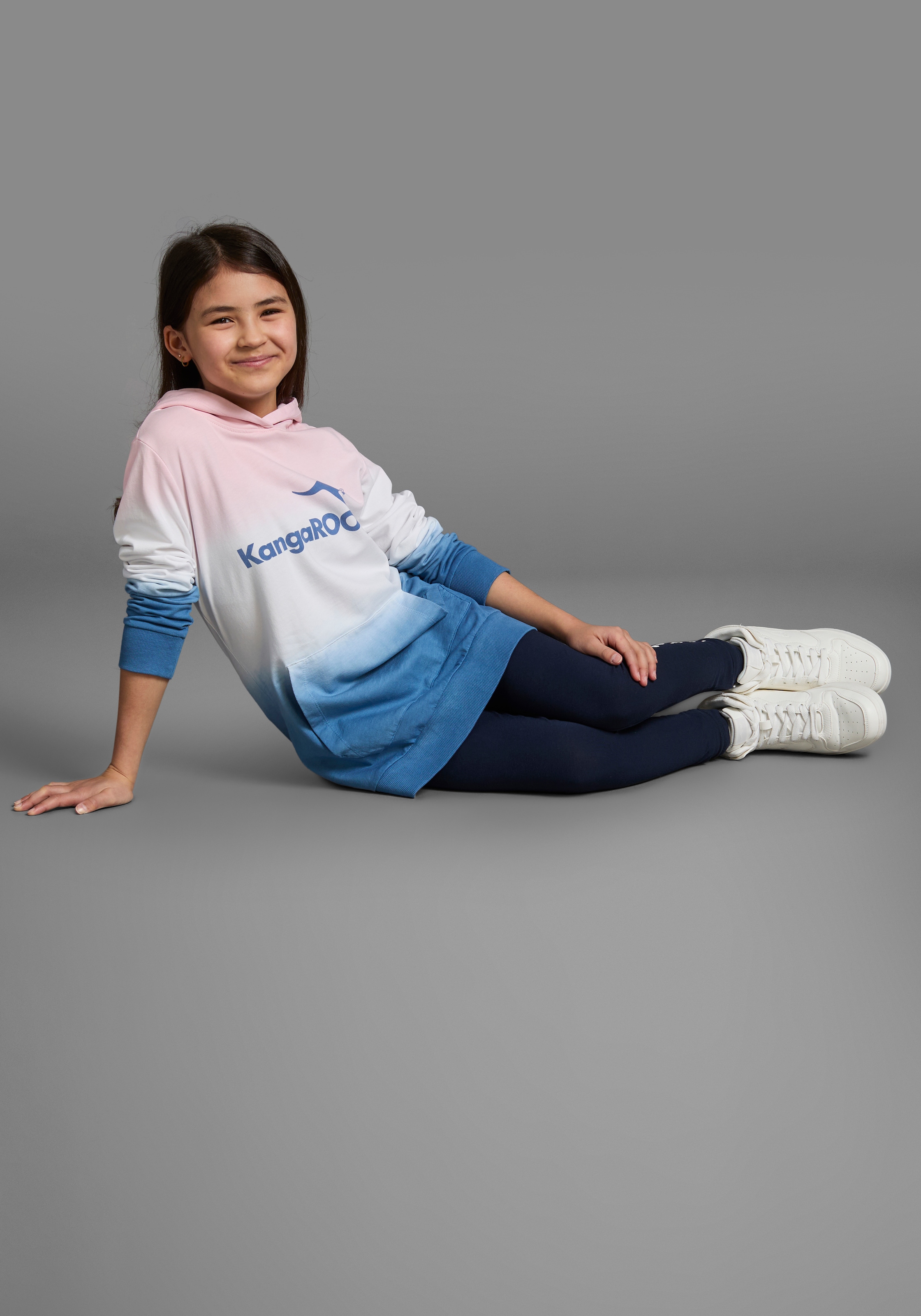 KangaROOS Kapuzensweatshirt », Longsweatshirt mit Farbverlauf«, Langarm mit Bündchen, taillierter Schnitt, mit Logodruck