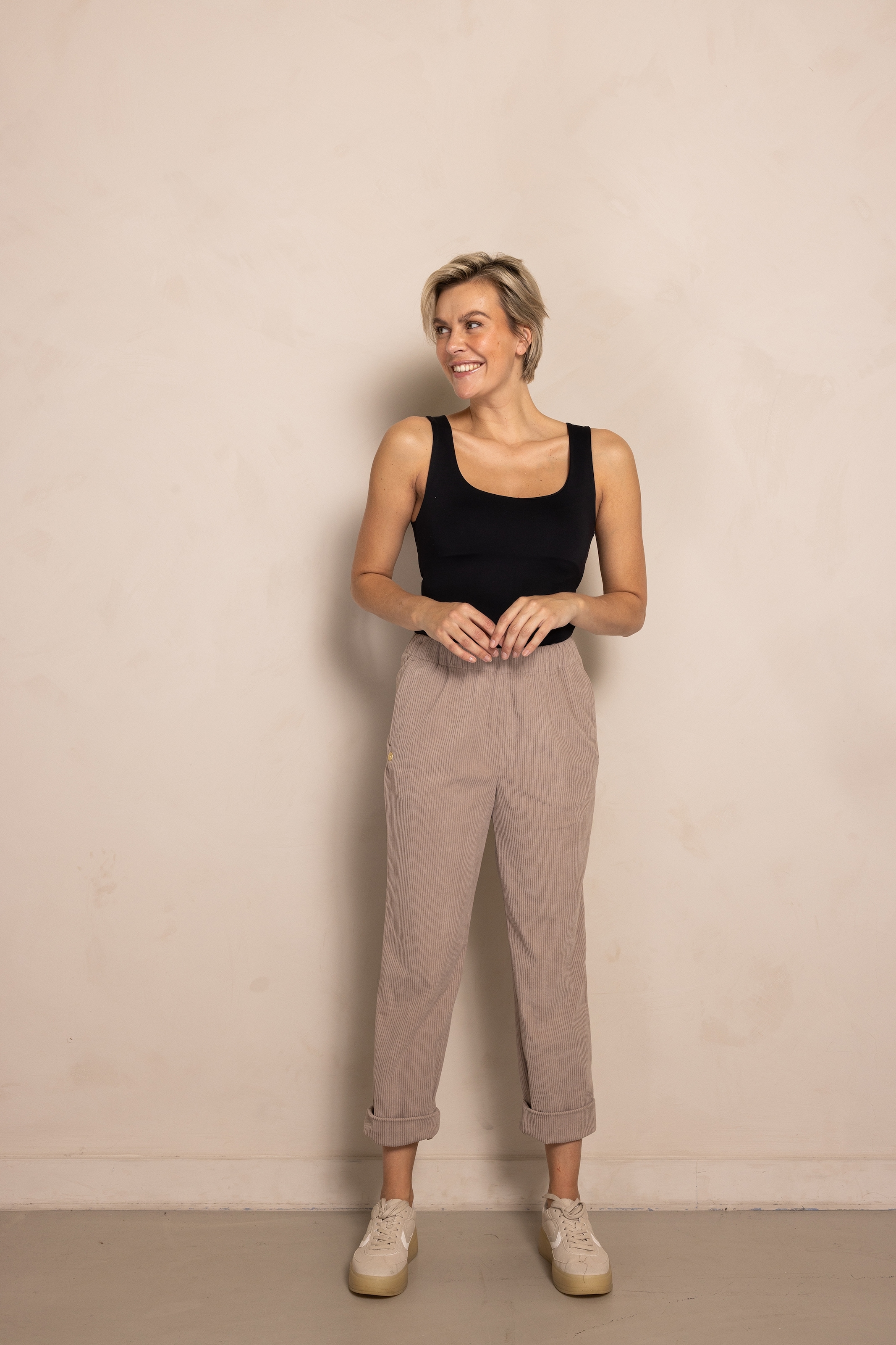 Zhrill Cordhose »ZHPIA«, mit aufgesticktem Logo-Detail auf der linken Seite, bequeme Passform