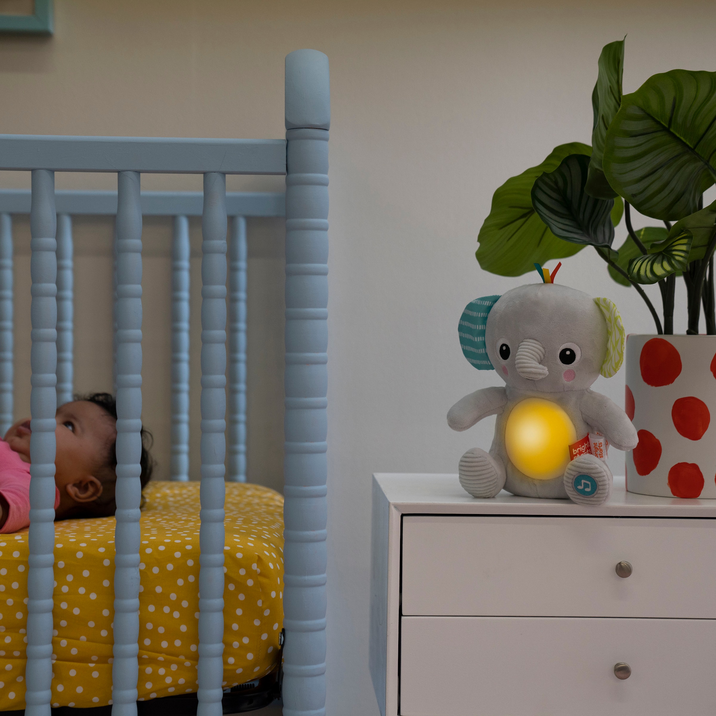 Bright Starts Plüschfigur »Hug-a-bye Baby™ Musical Light Up Soft Toy​«, mit Licht und Soundeffekten