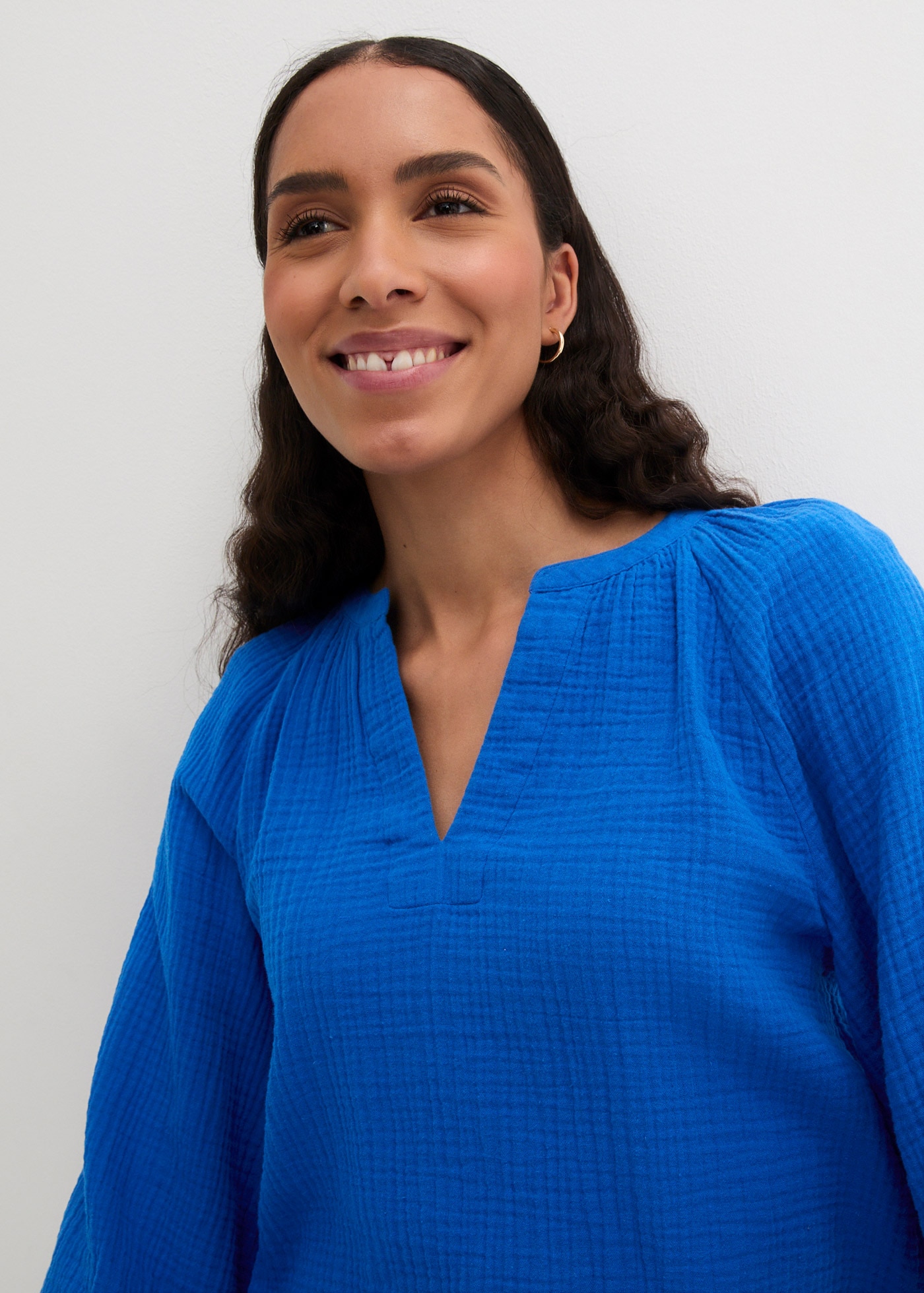 bonprix Shirtbluse »Oversize-Bluse aus Musselin« Oversize-Passform, mit V-Ausschnitt, aus Baumwolle, 3/4-Ärmeln