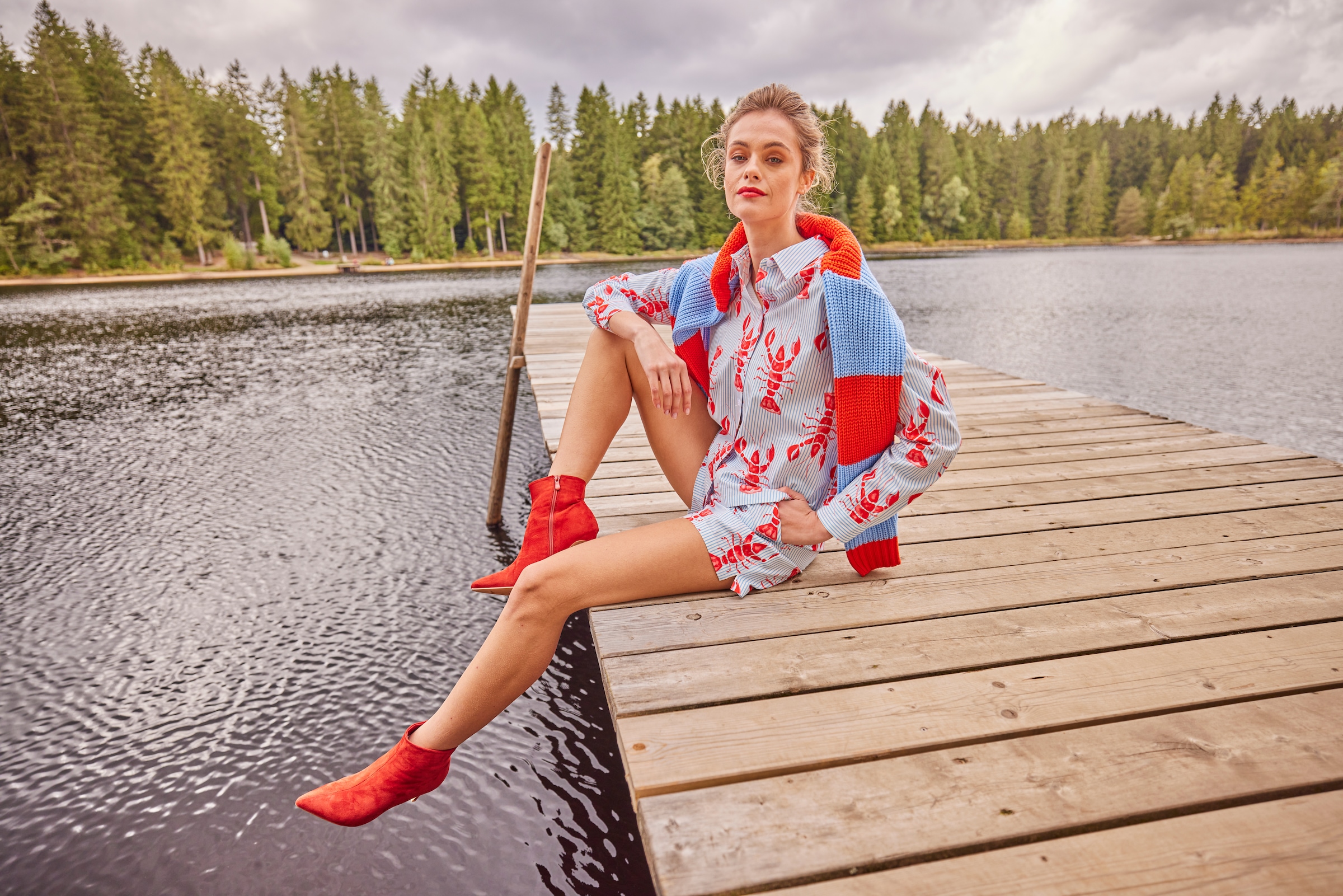 Aniston CASUAL Shorts  gestreift und mit Krebsen bedruckt - NEUE KOLLEKTION