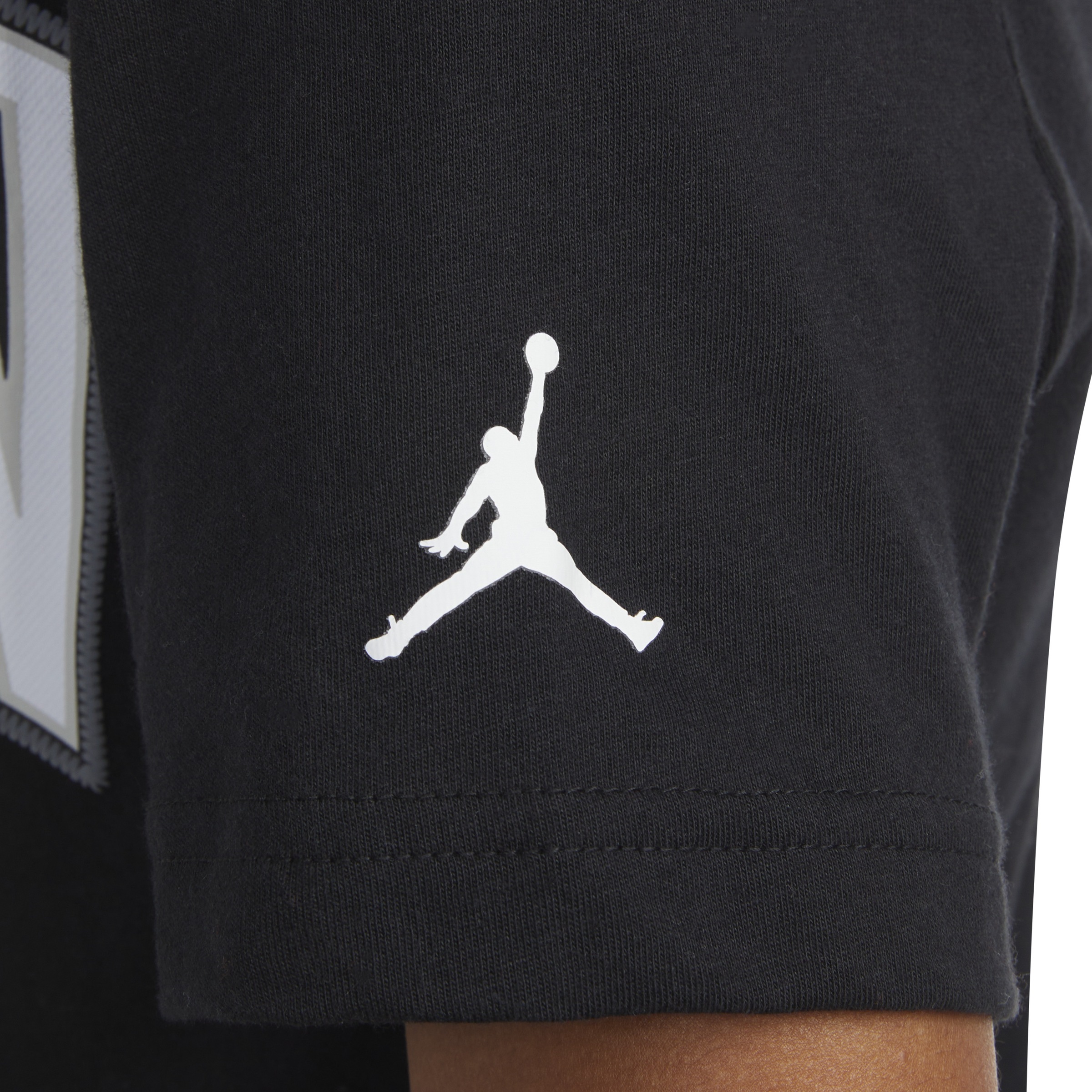 Jordan T-Shirt »PRACTICE FLIGHT SS TEE« mit Jordan-23-Schriftzug, Kurzarmdesign, aus Baumwolle und Polyester