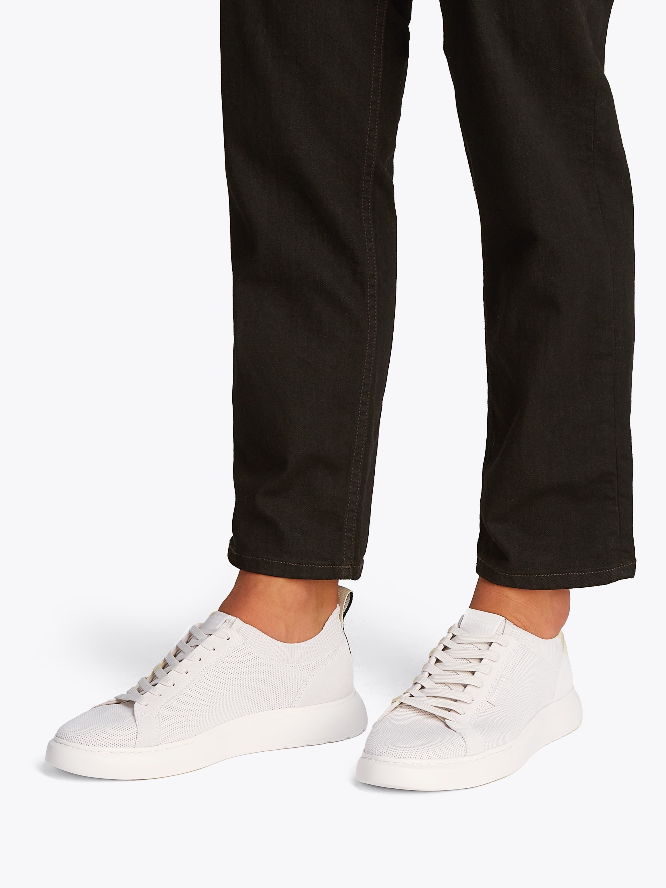 Tommy Hilfiger Sneaker »LIGHT CUPSOLE KNIT SEASONAL«, Freizeitschuh, Halbschuh, Schnürschuh mit Logoschriftzug