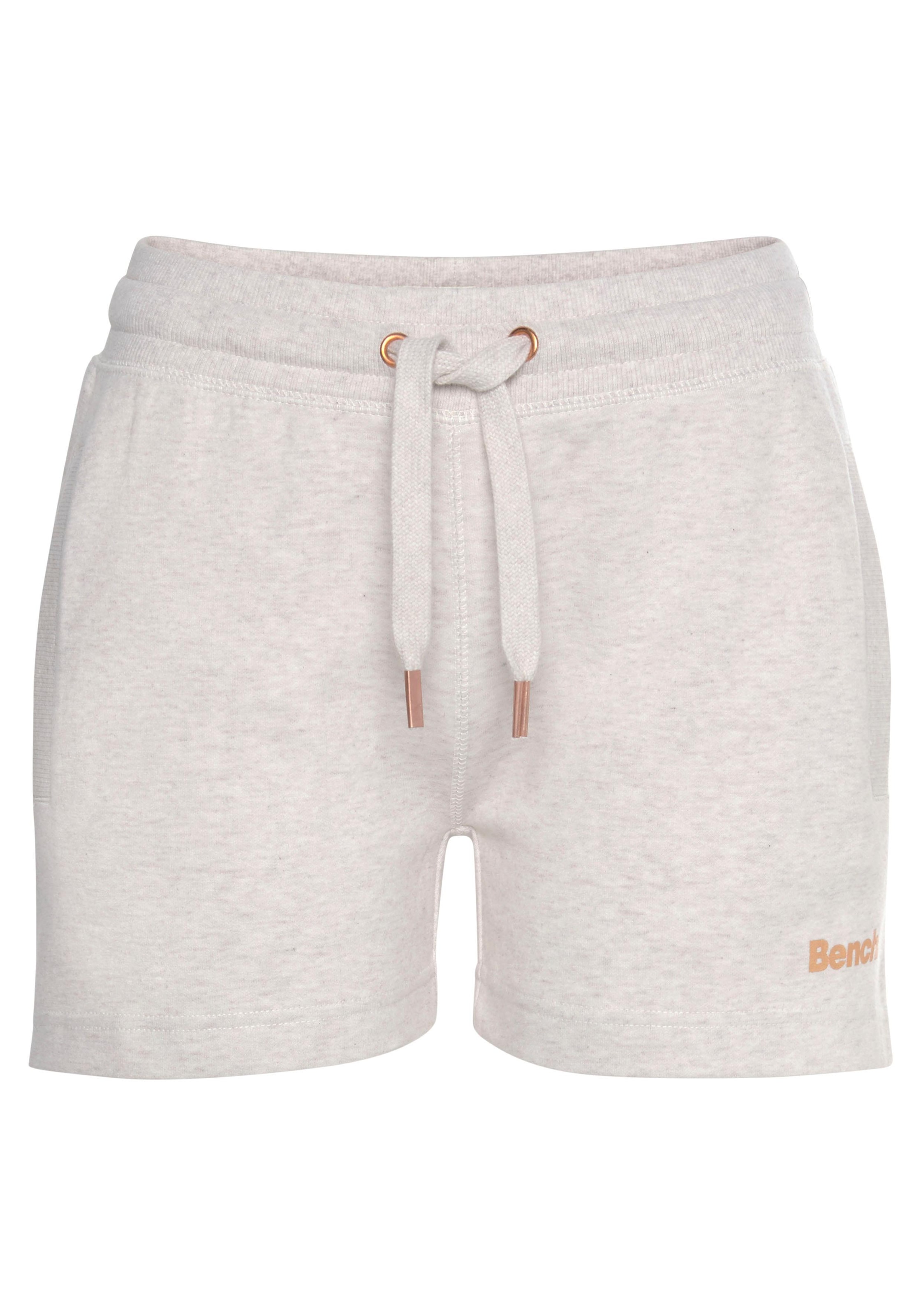 Bench. Loungewear Relaxshorts »-Kurze Sweathose«, mit kurzen Seitenschlitzen und seitliche Taschen, Loungeanzug