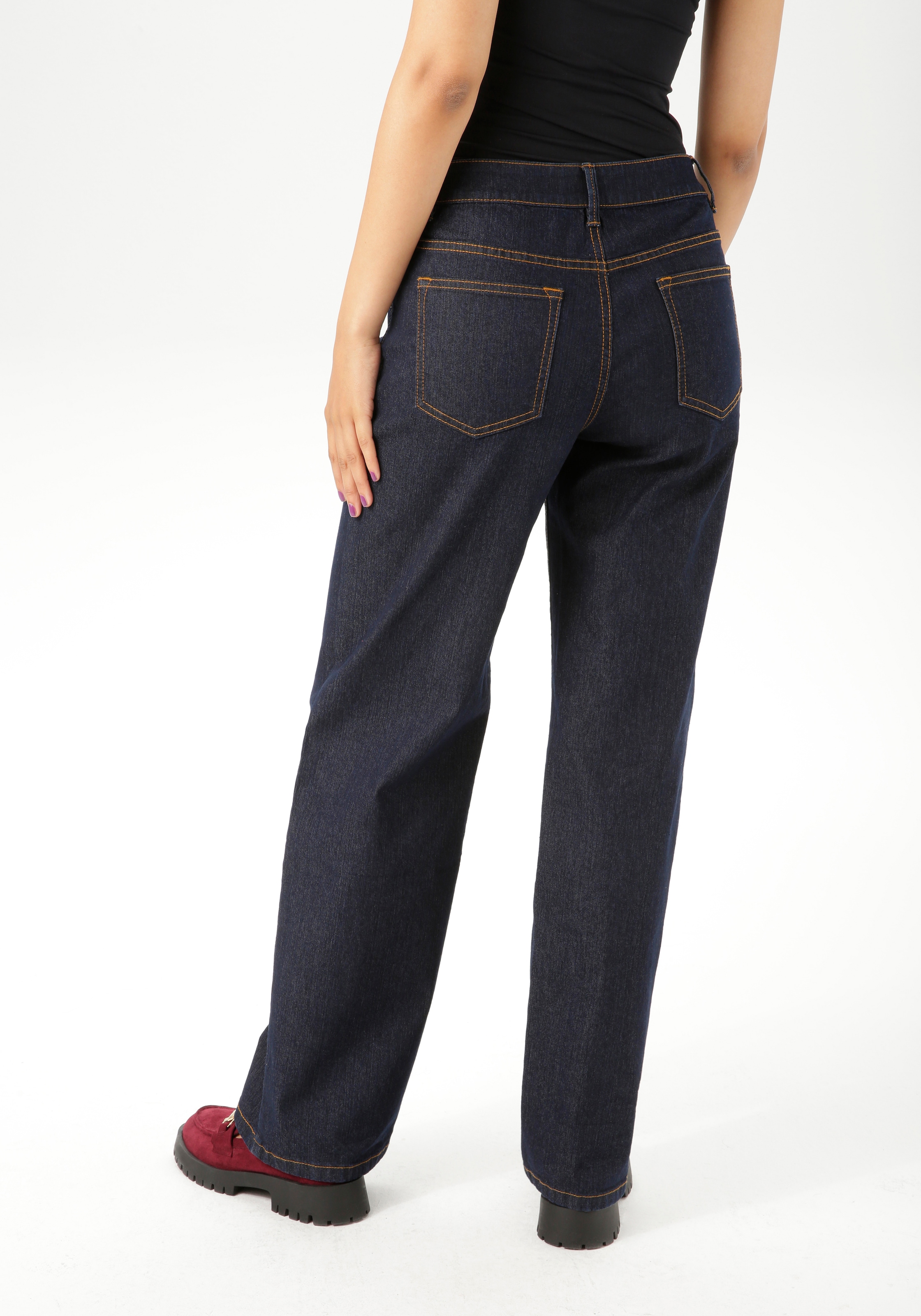Aniston CASUAL Straight-Jeans, mit trendig weitem Bein