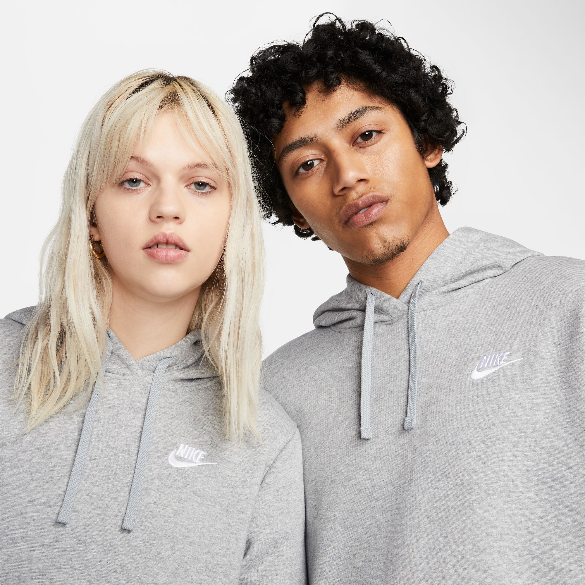 Nike Sportswear Kapuzensweatshirt »CLUB FLEECE WOMEN'S PULLOVER HOODIE«, Damen Kapuzenpullover aus weichem Fleece Material