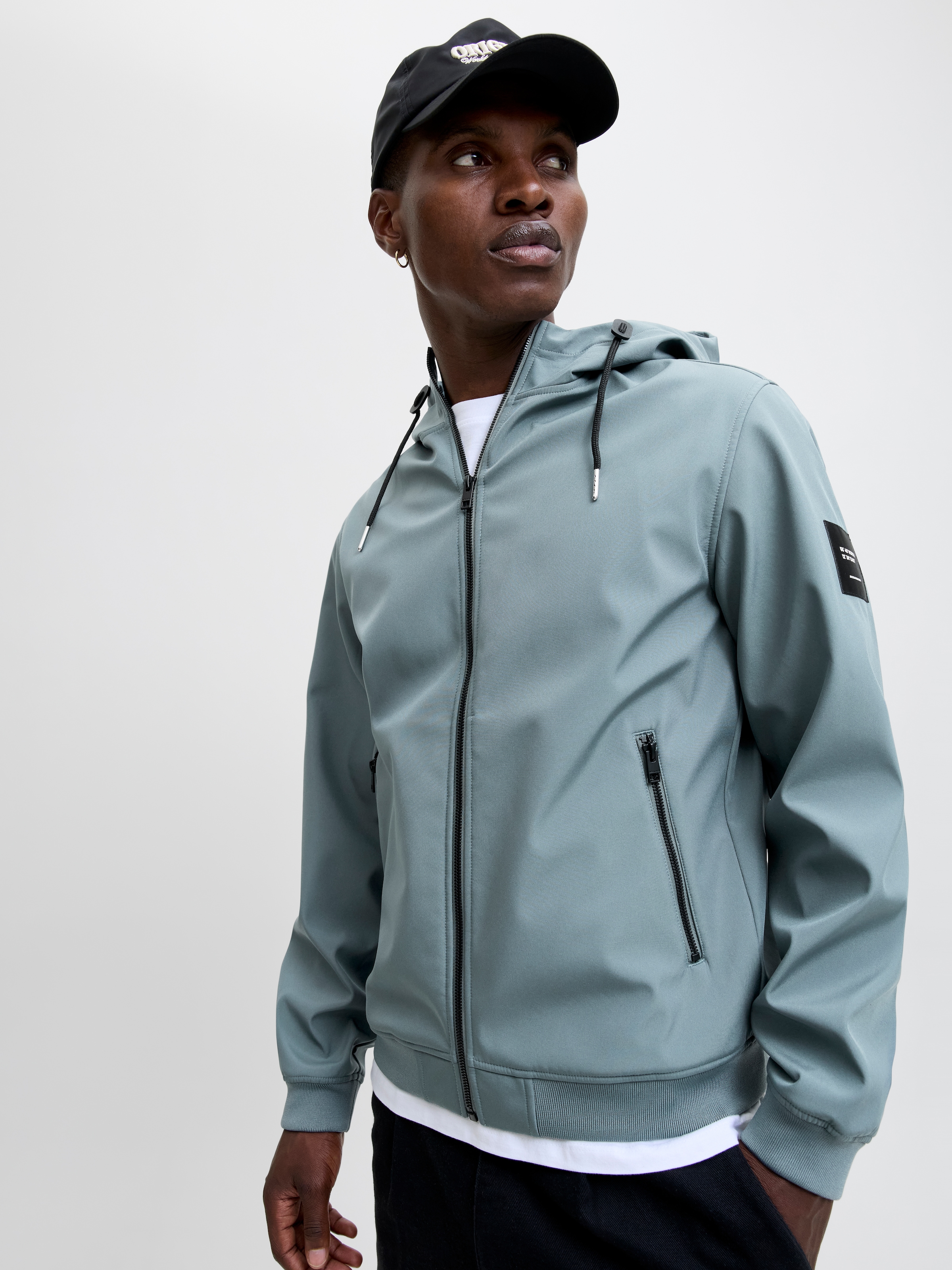 Jack & Jones Softshelljacke »JJEBASIC mit wasserabweisender Funktion«, mit Kapuze, mit Kordelzug