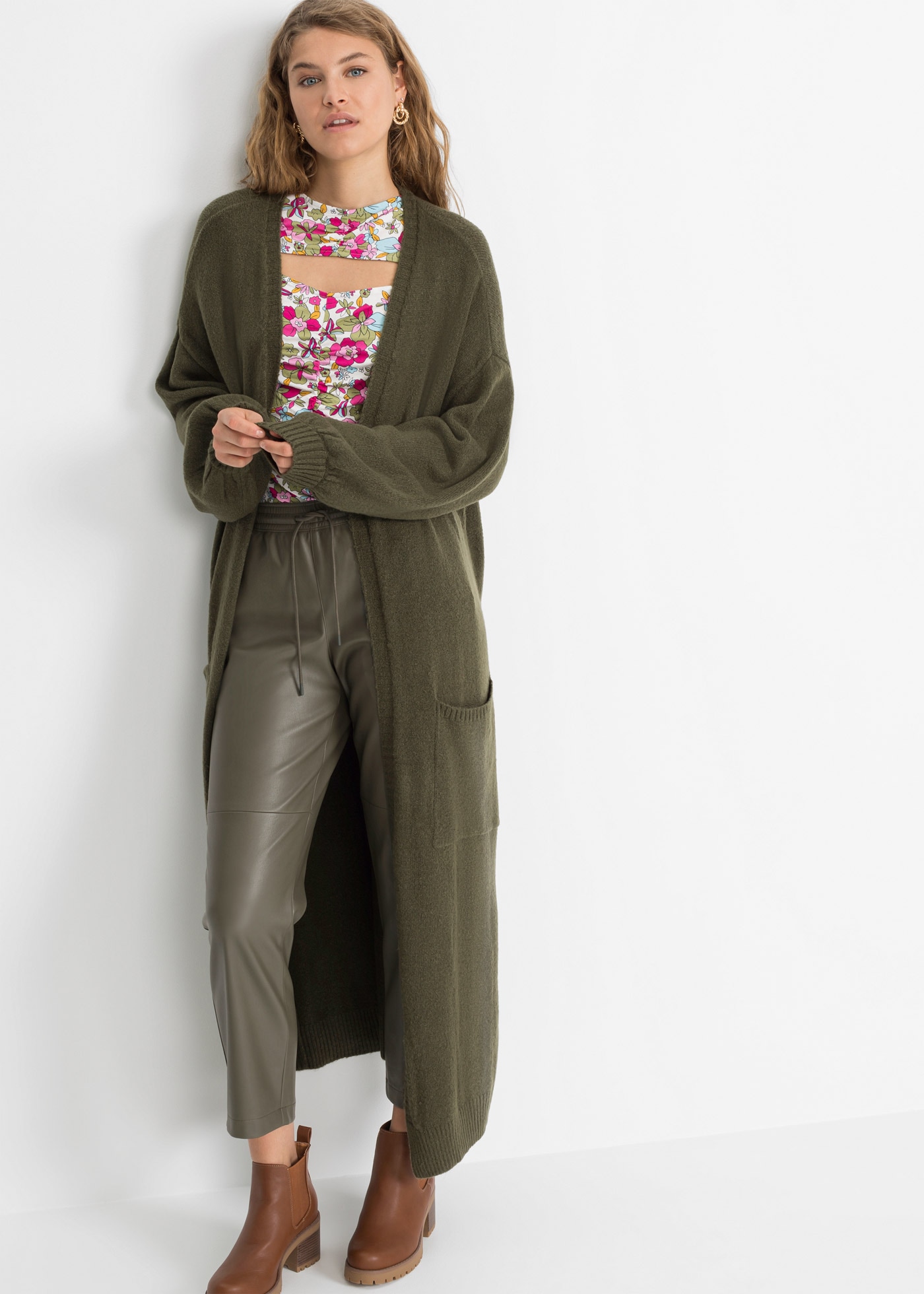 bonprix Strickjacke »Oversize-Strickjacke in Midilänge« Oversize-Strickjacke in Midilänge