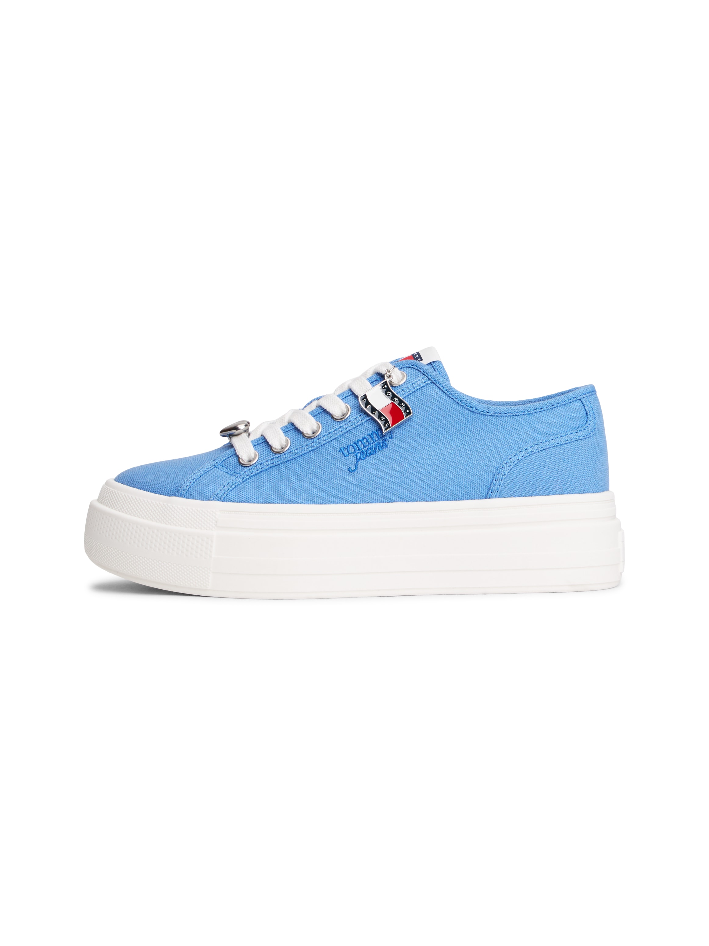 Tommy Jeans Plateausneaker »TJW FLATFORM SNEAKER CHARMS«  Halbschuh, Schnürer, Freizeischuh mit kleiner TJ-Flagge als Anhänger