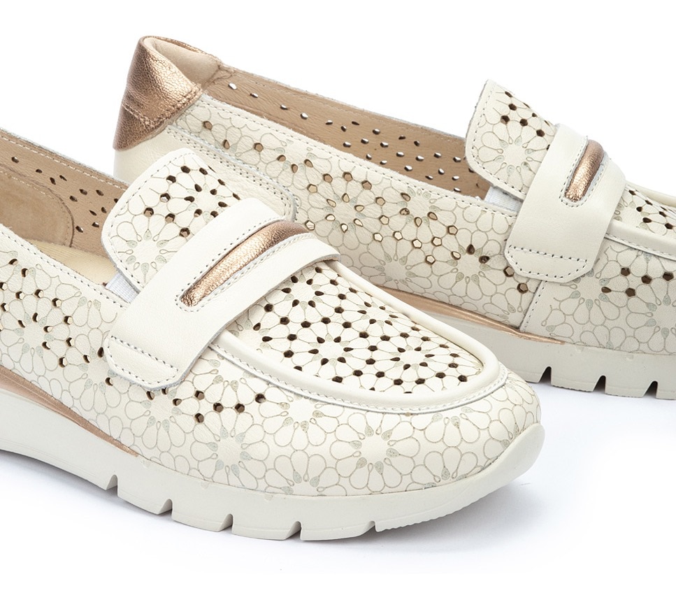 PIKOLINOS Slipper »CANTABRIA«, Schlupfschuh, Sommerschuh, Komfortschuh mit Blüten-Muster