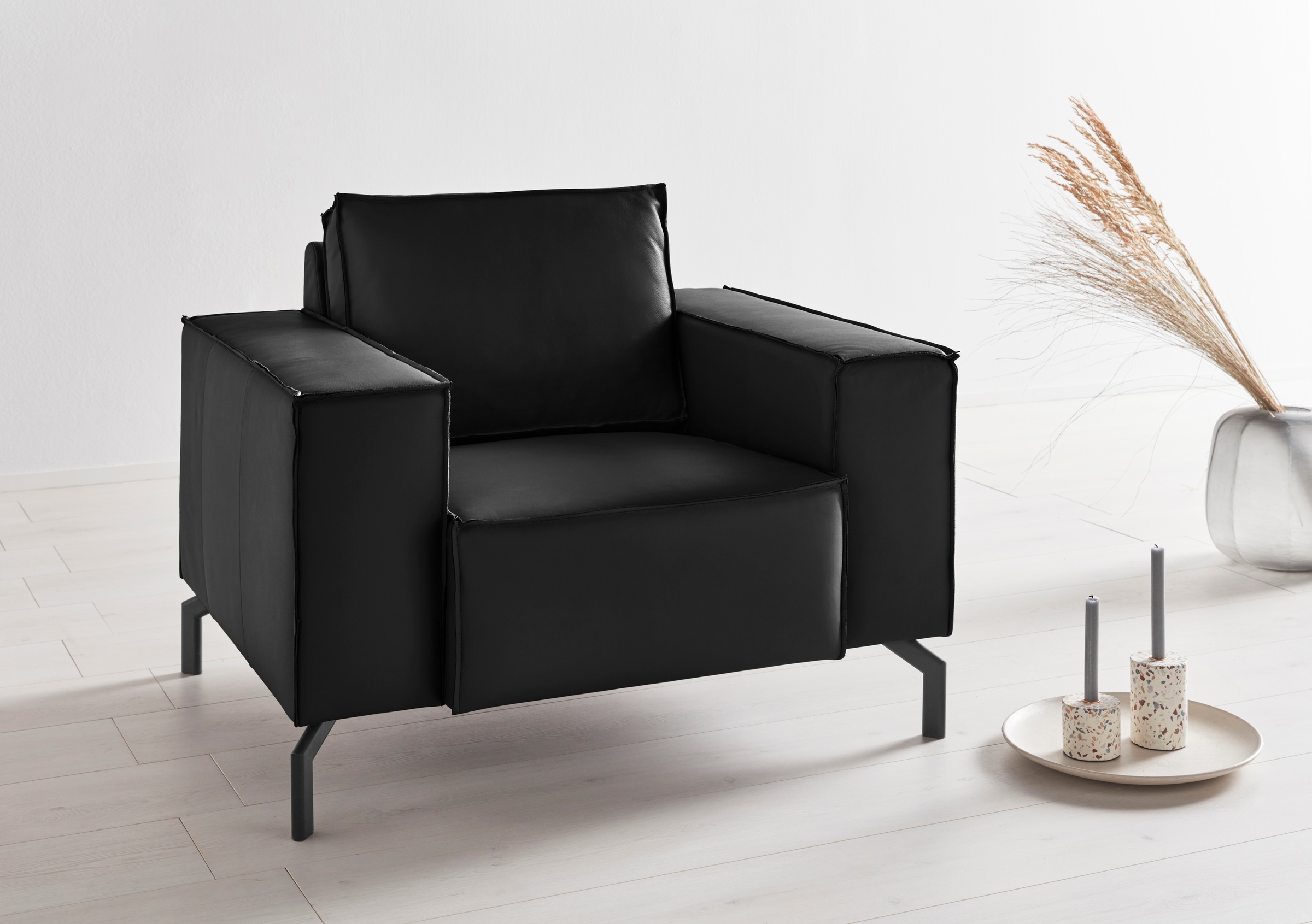 OTTO products Sessel »Cilla«, wahlweise Feinstruktur aus recyceltem Material oder Dickleder: nachhaltiges Premiumleder mit Olivenblattgerbung