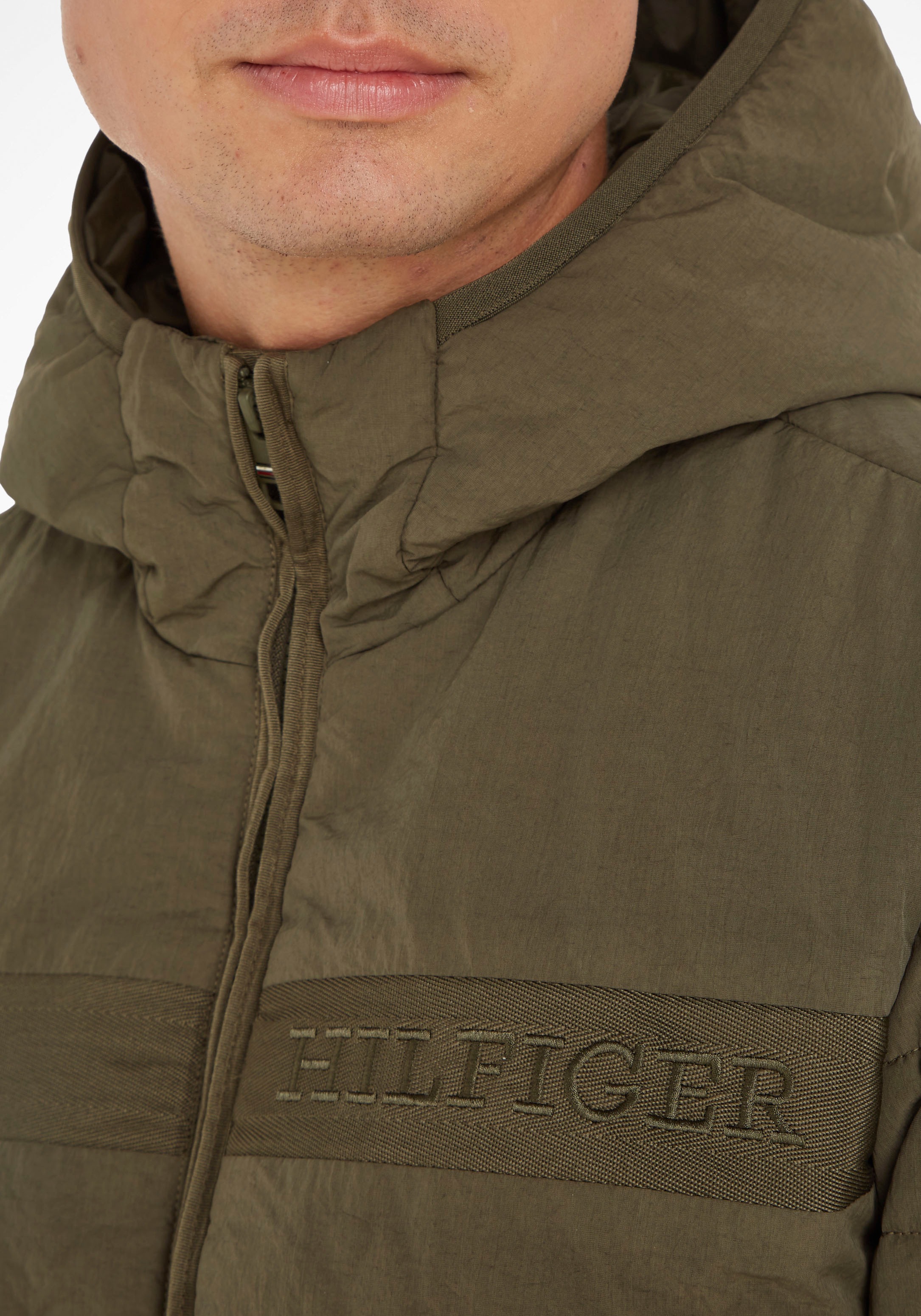 Tommy Hilfiger Steppjacke »GMD PADDED HOODED JACKET«, mit Kapuze, im hochgeschlossenen Design