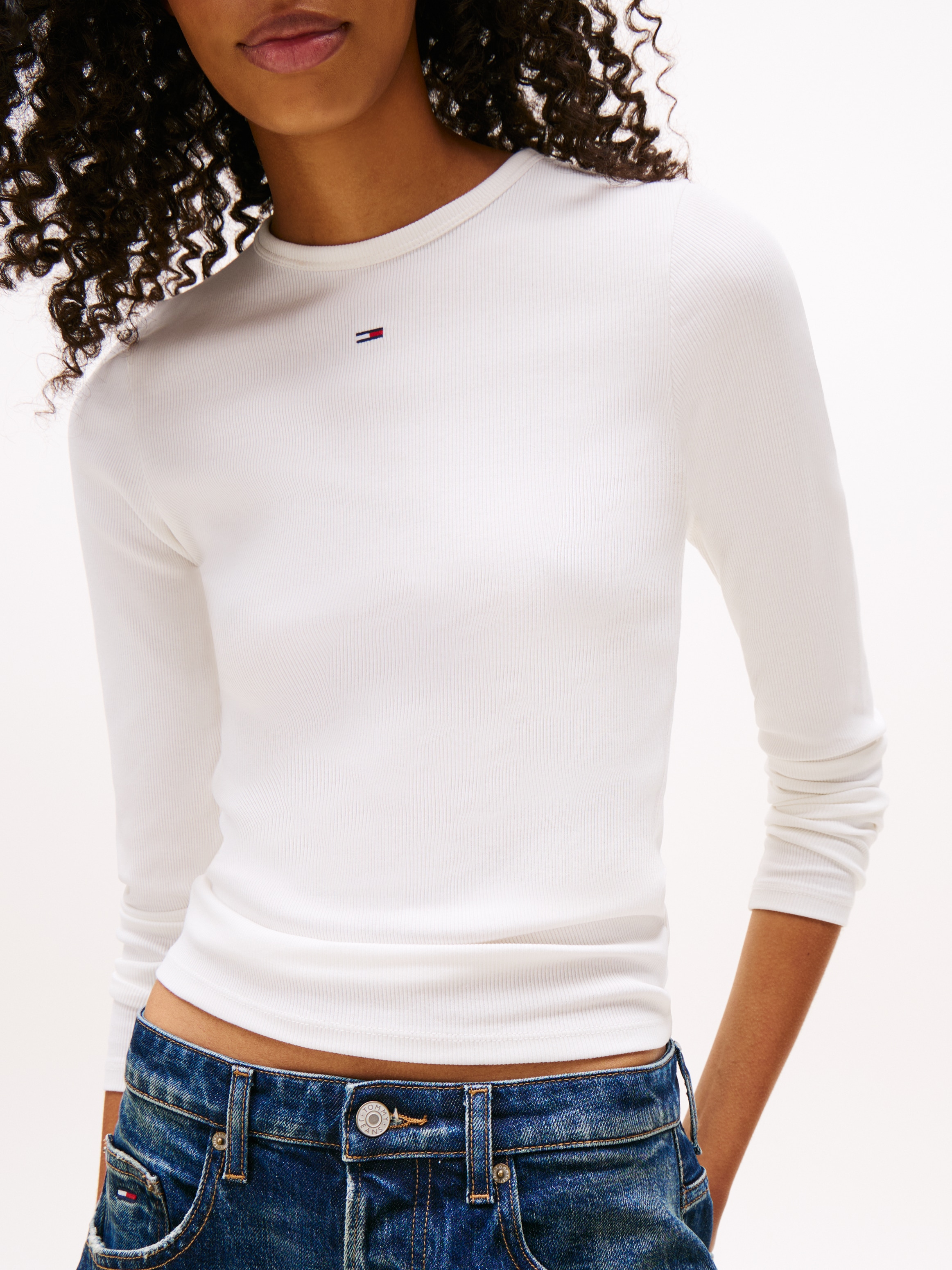 Tommy Jeans Langarmshirt »TJW SLIM ESSENTIAL RIB LS«, mit Logostickerei