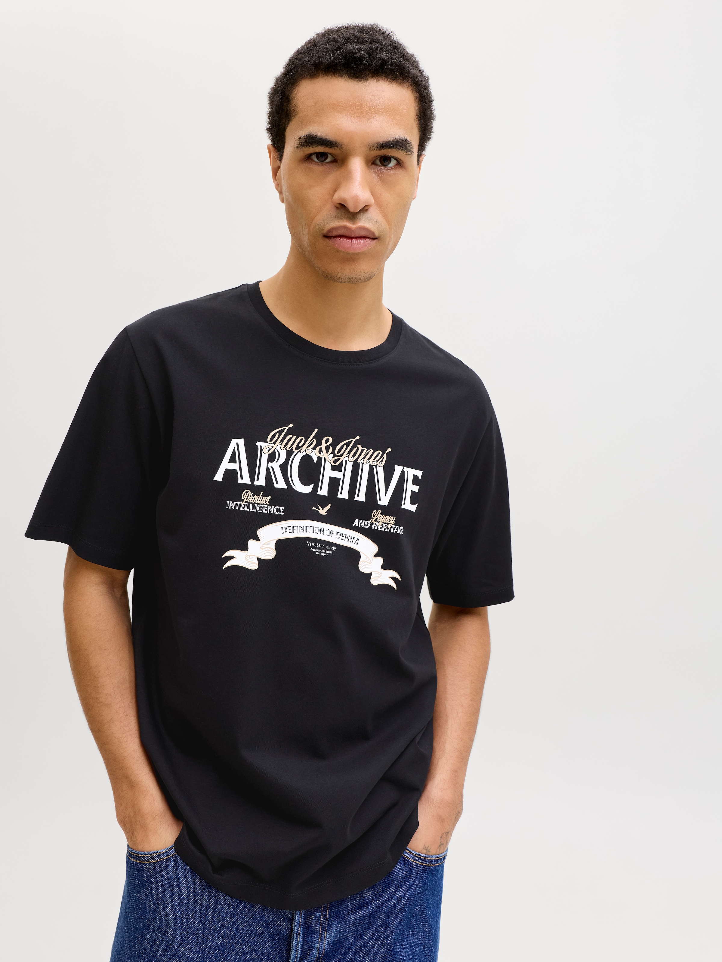 Jack & Jones Rundhalsshirt »JJEDOVER DENIM TEE SS O-NECK SN« mit Logobranding