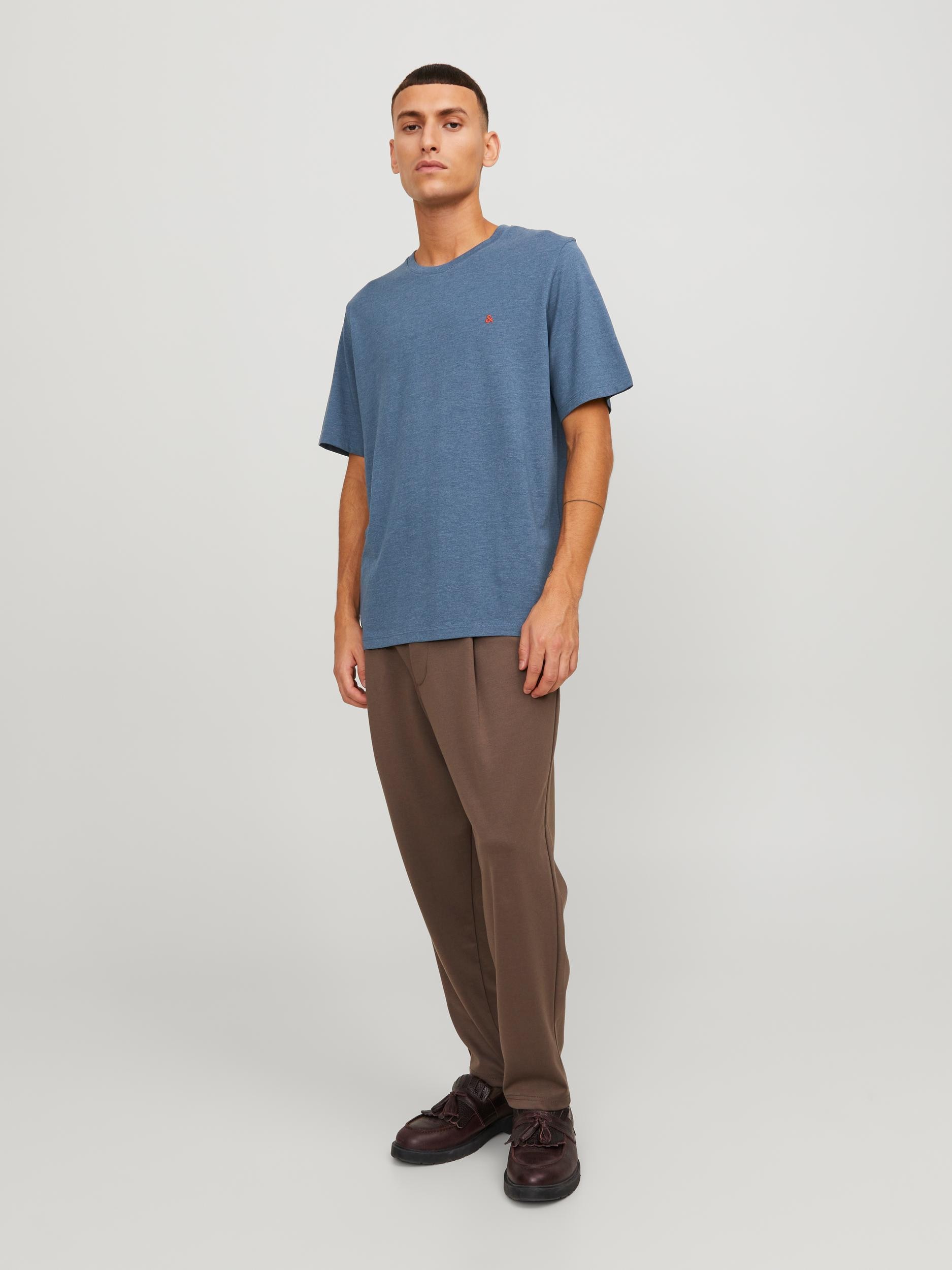 Jack & Jones Rundhalsshirt »JJEPAULOS TEE SS CREW NECK NOOS«, mit Logo Stickerei