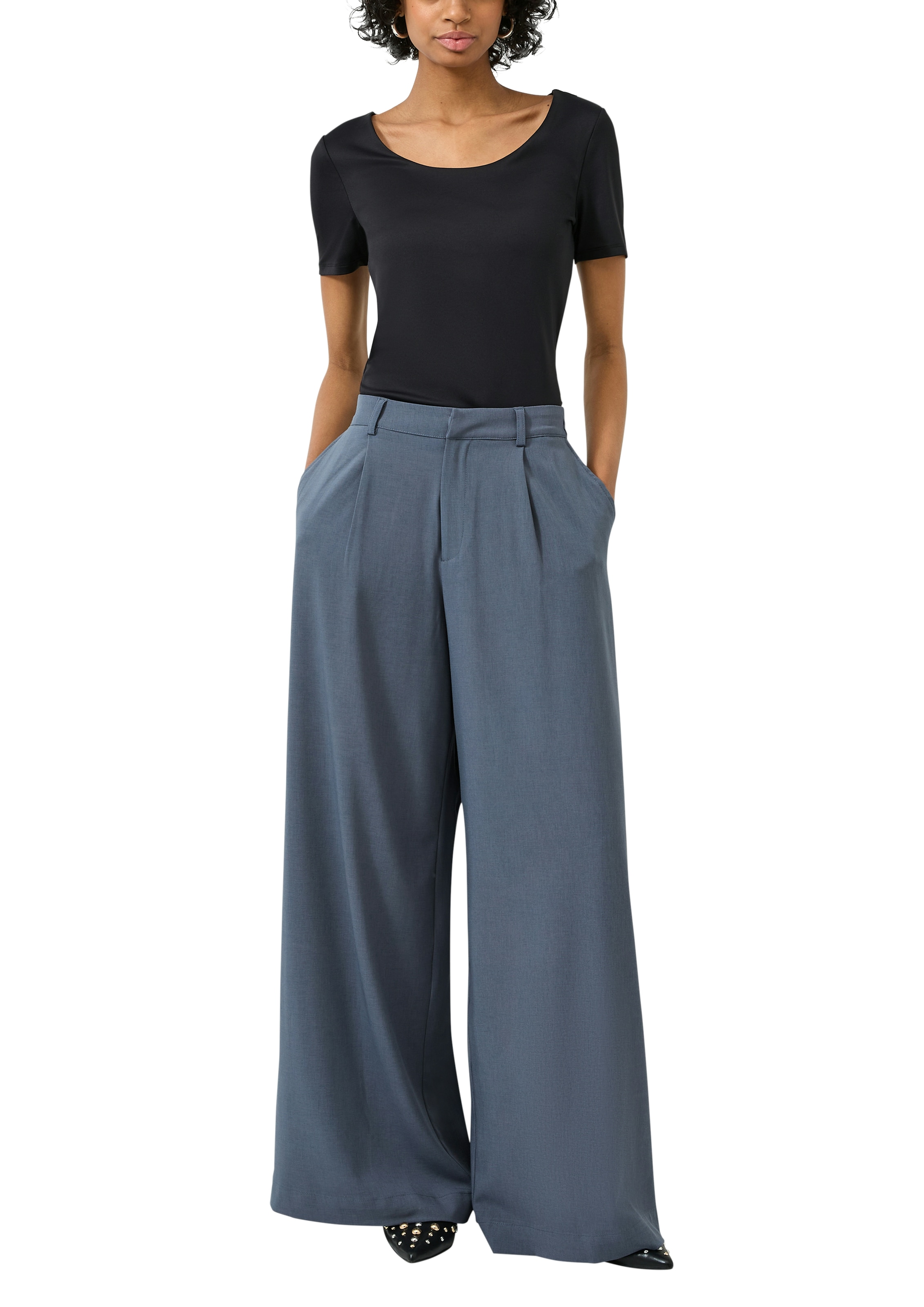 QS Kurzarmshirt mit tiefem Rundhals