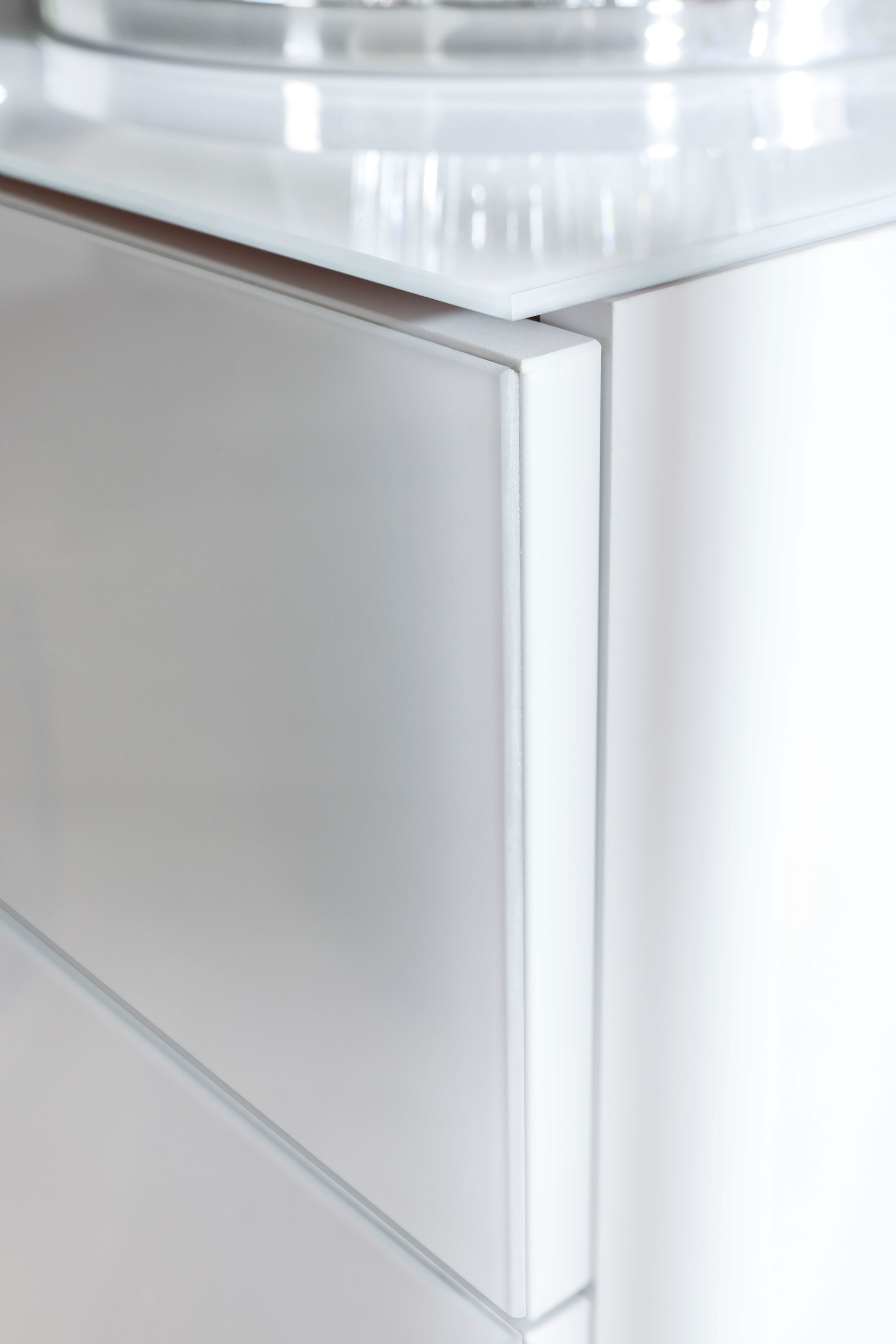 rauch Kombikommode »Kommode Türkommode Sideboard Kombikommode FLIPP mit Glasfront« Breite 200 cm mit 4 Einlegeböden,  3-türig mit 5 Schubladen und Soft-Close-Funktion sowie Glasfront