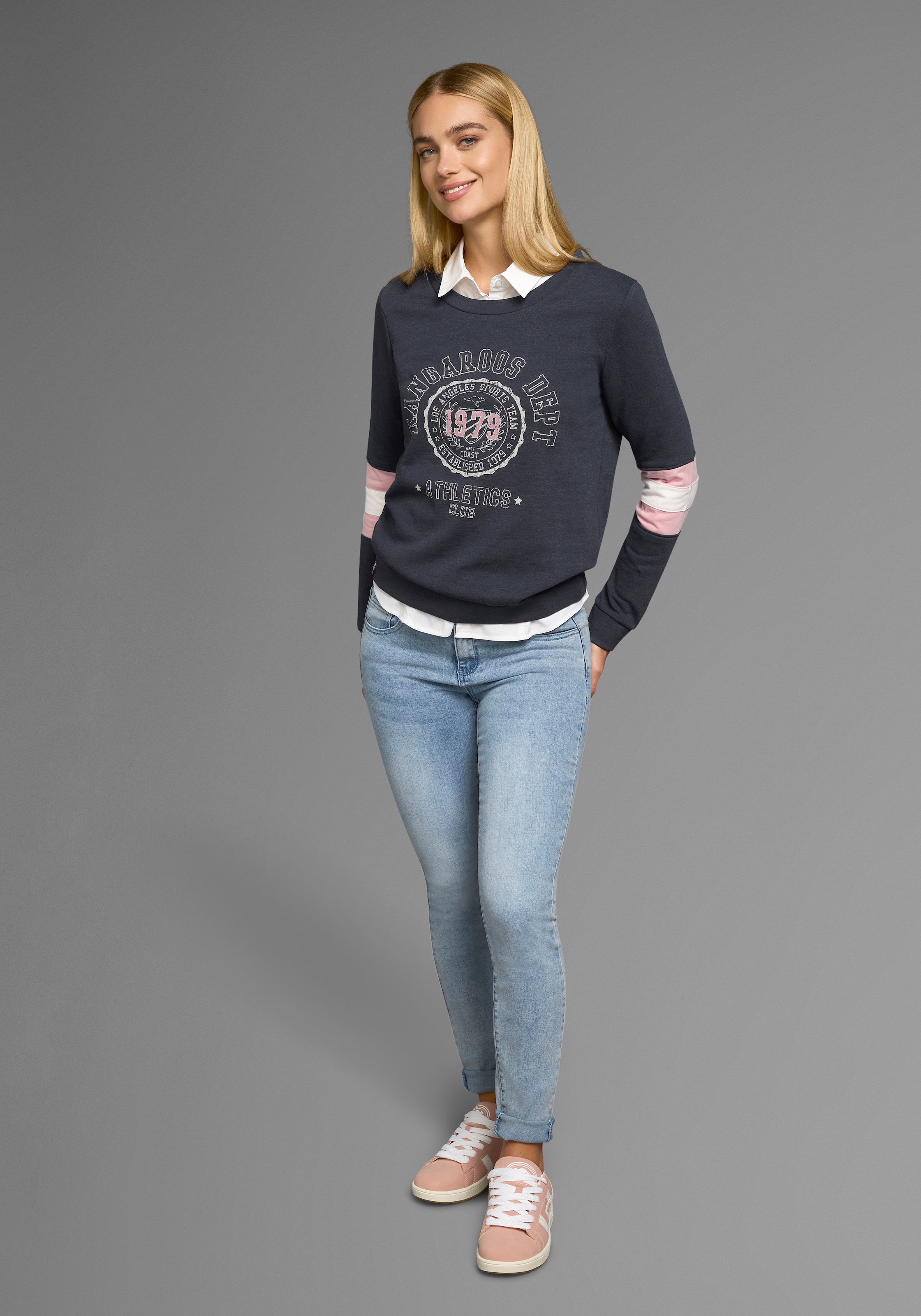 KangaROOS Sweatshirt, Langarm, figurumschmeichelnde Passform, bedruckte Optik