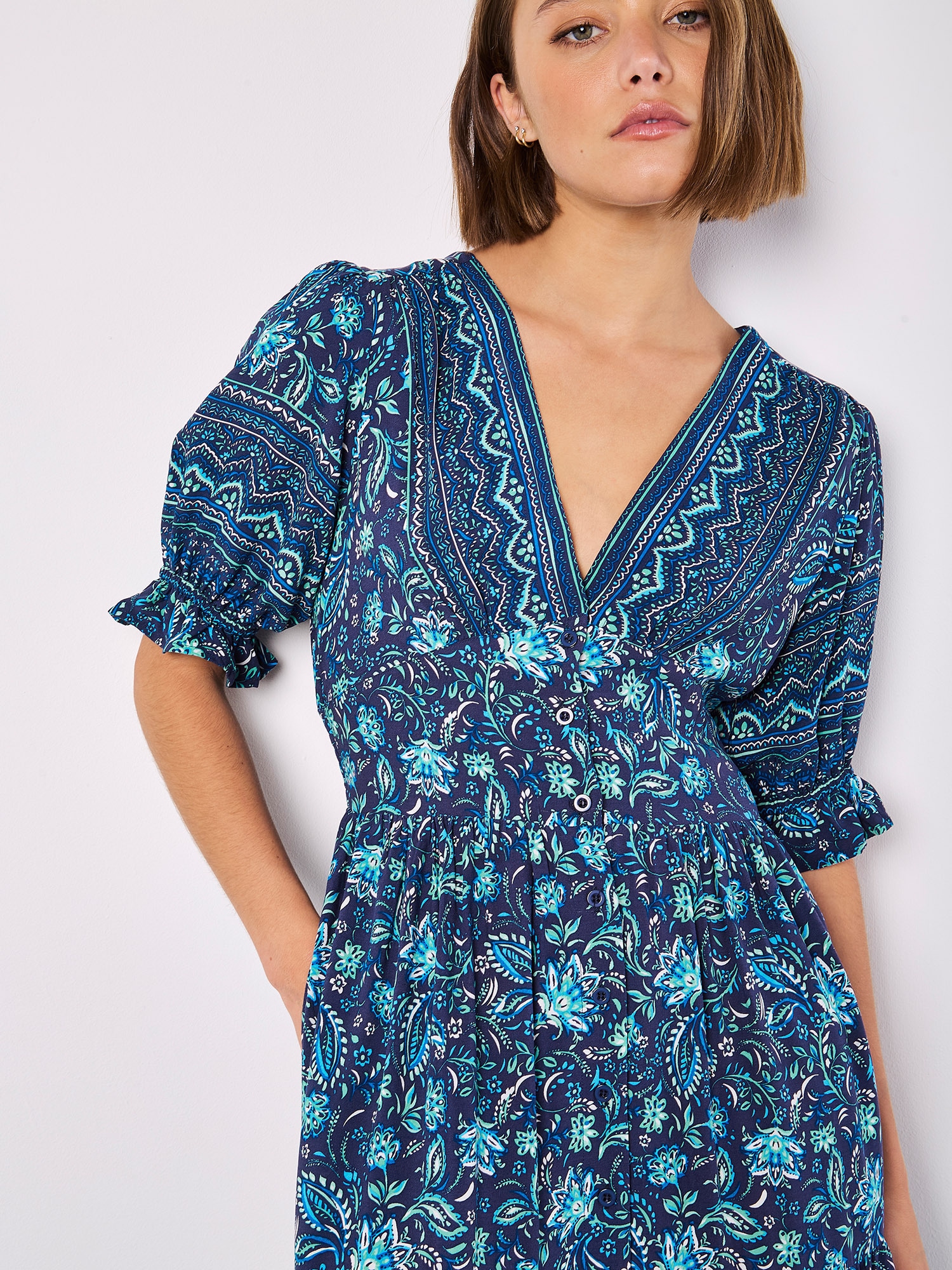 Apricot Maxikleid »Maxikleid« mit Blumenmuster