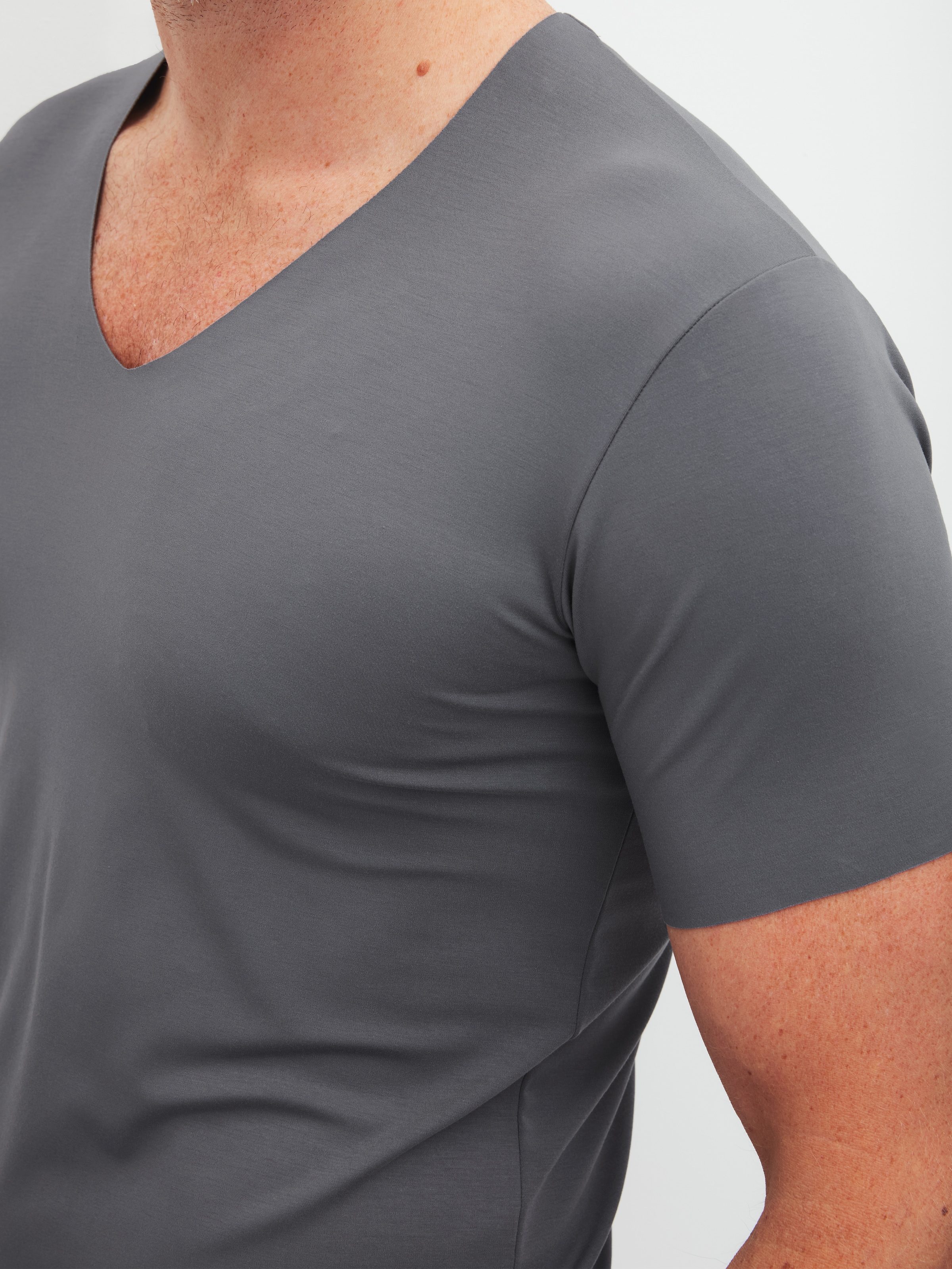 CALIDA V-Shirt »Clean Line« V-Neck, elastisch, Interlock-Qualität, Kurzarm, schnelltrocknend