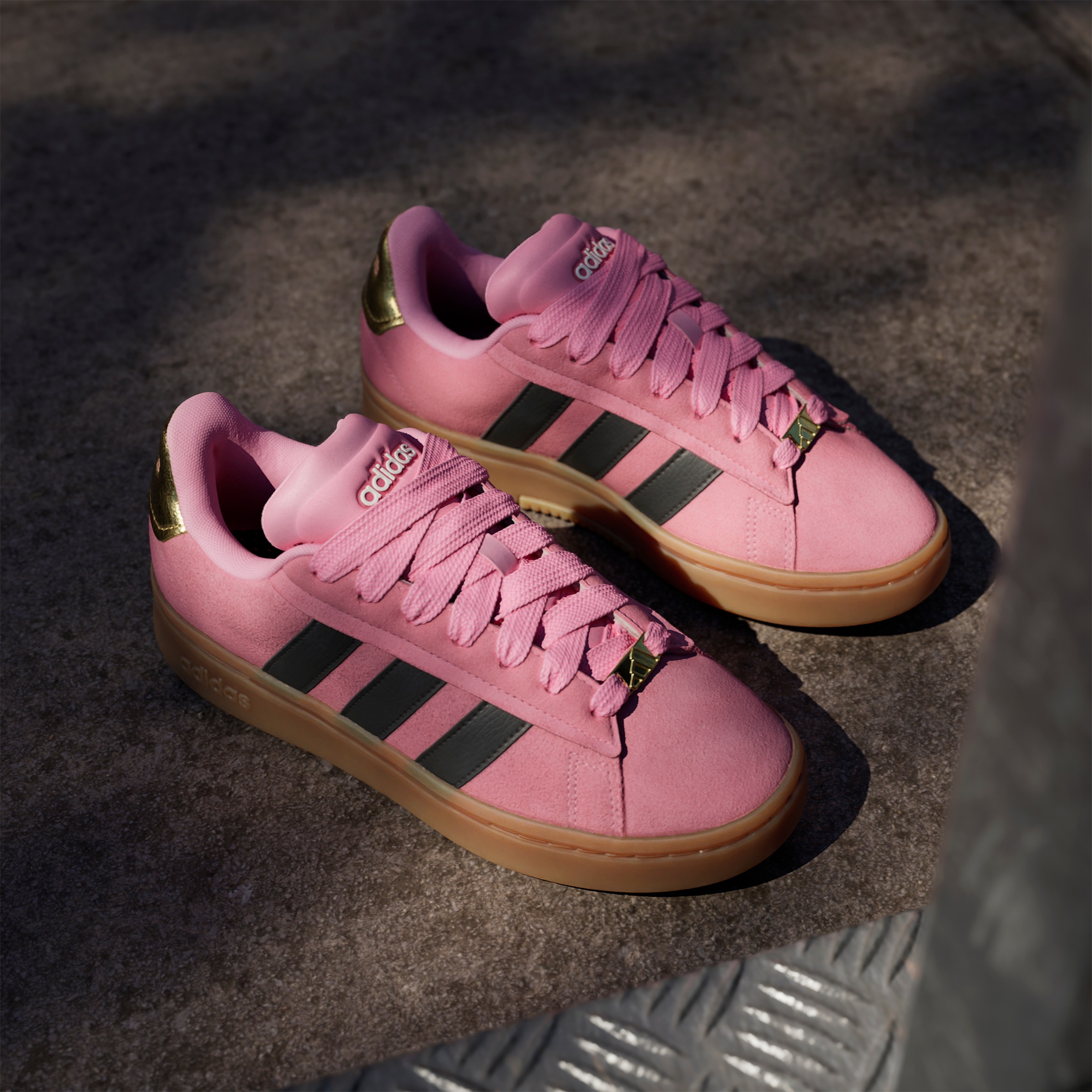 adidas Sportswear Sneaker »GRAND COURT ALPHA 00S«, Design inspiriert vom adidas Campus 00