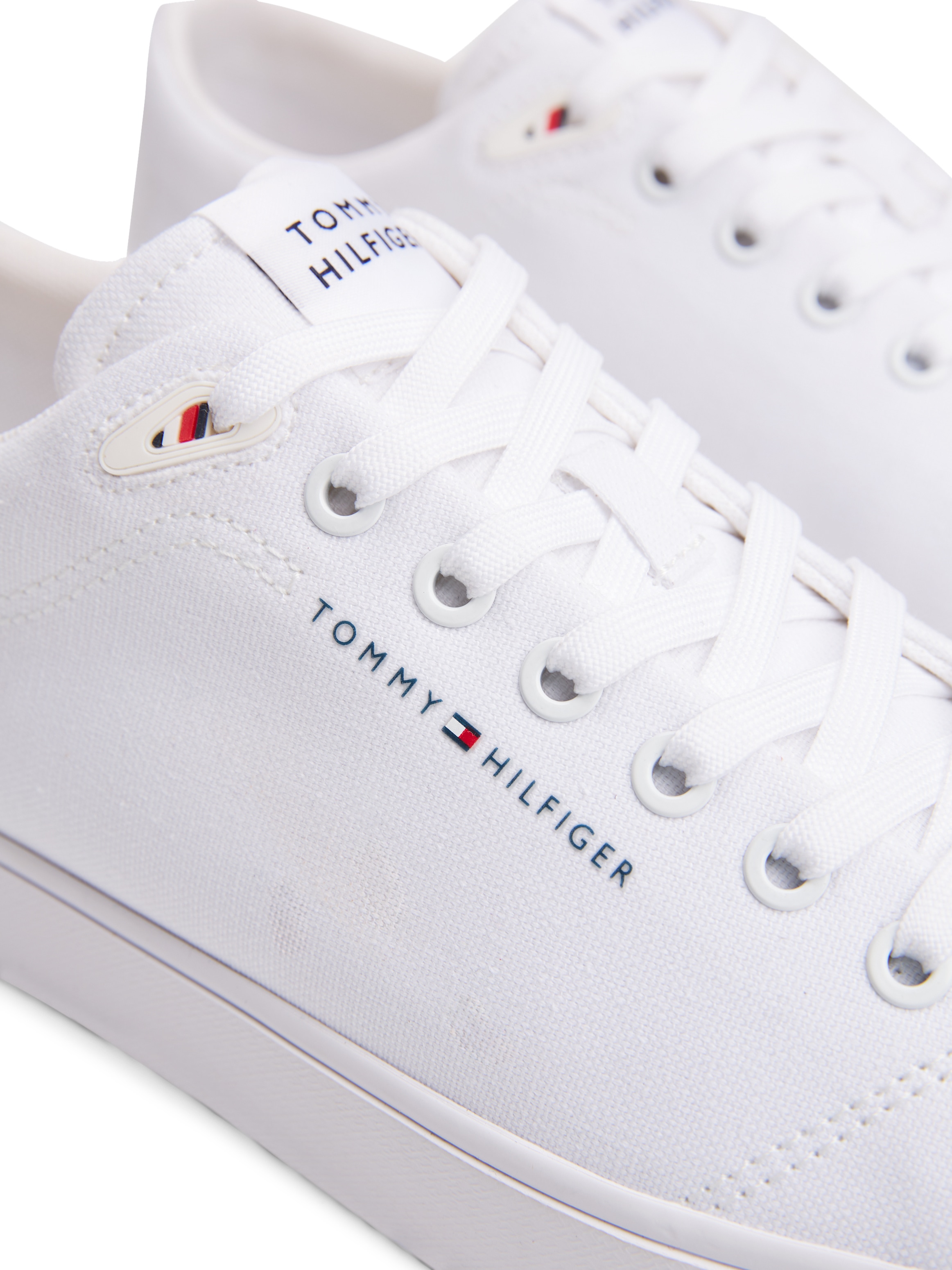Tommy Hilfiger Sneaker »TH HI VULC LOW CORE CANVAS«, Freizeitschuh, Halbschuh, Schnürer mit weich gepolstertem Schaftrand