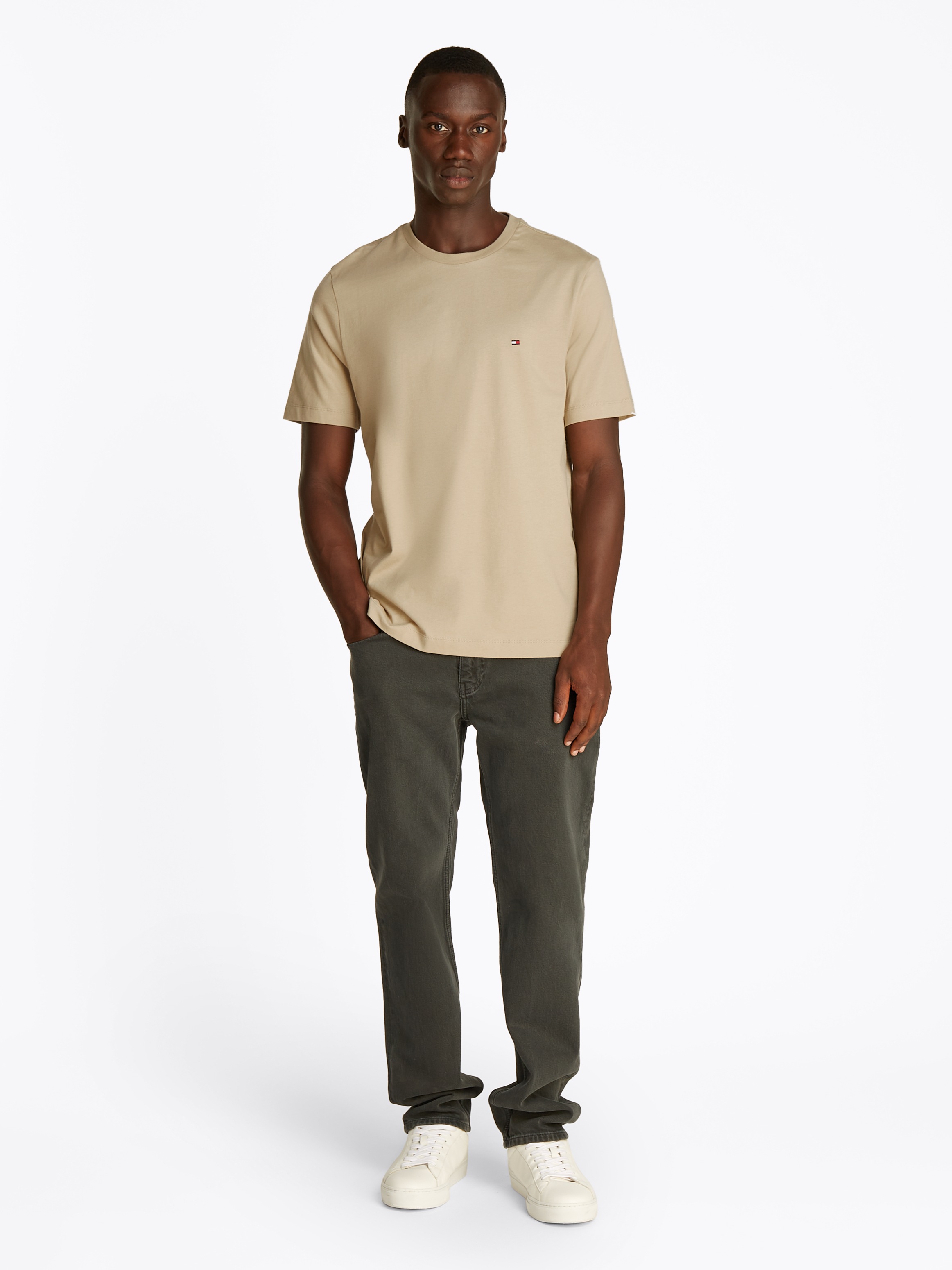 Tommy Hilfiger T-Shirt »ESSENTIAL REG FIT SOLID TEE«, mit Rundhalsausschnitt