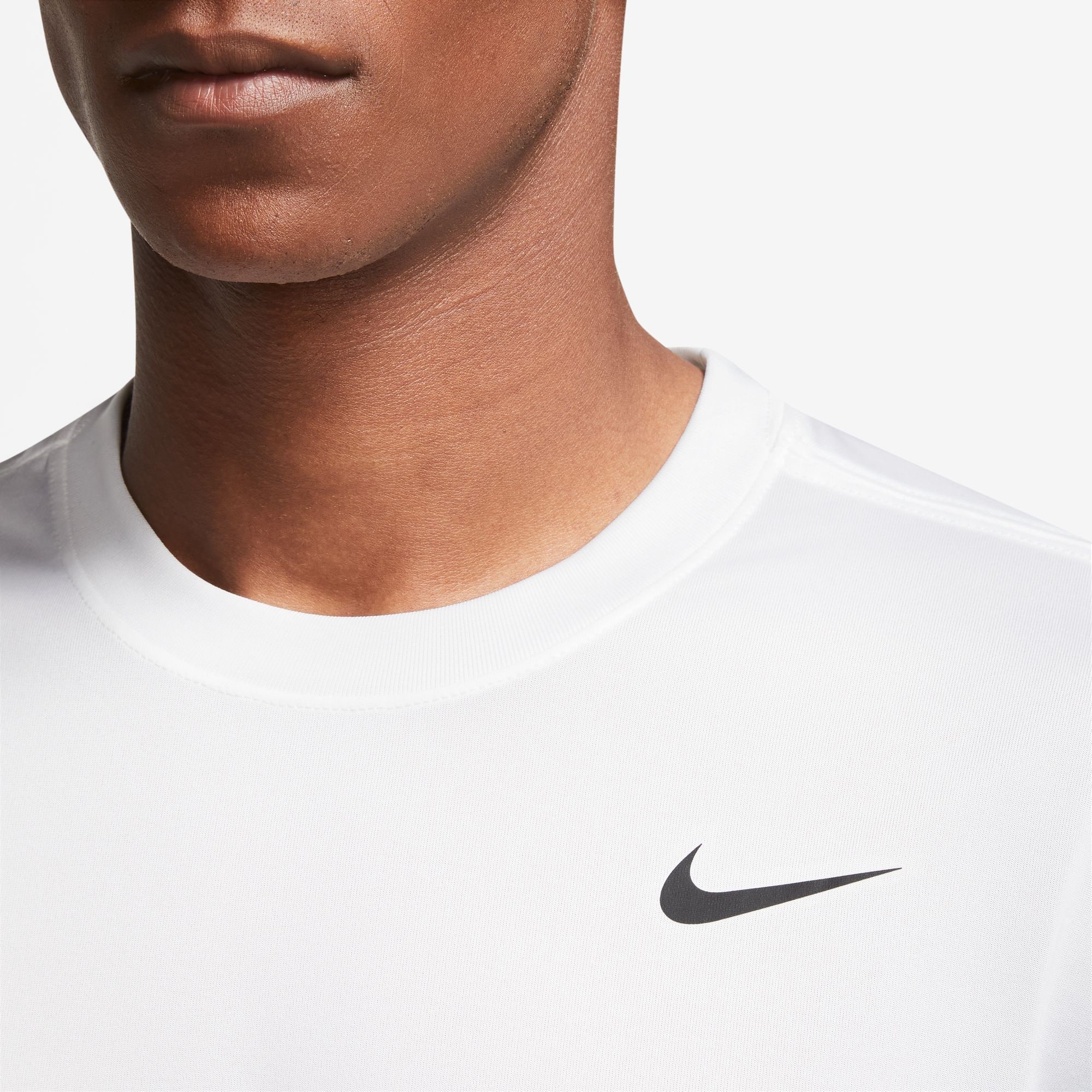 Nike Trainingsshirt »DRI-FIT LEGEND MEN'S FITNESS T-SHIRT« lockere Passform, Kurzarm, für vielseitige sportliche Aktivitäten