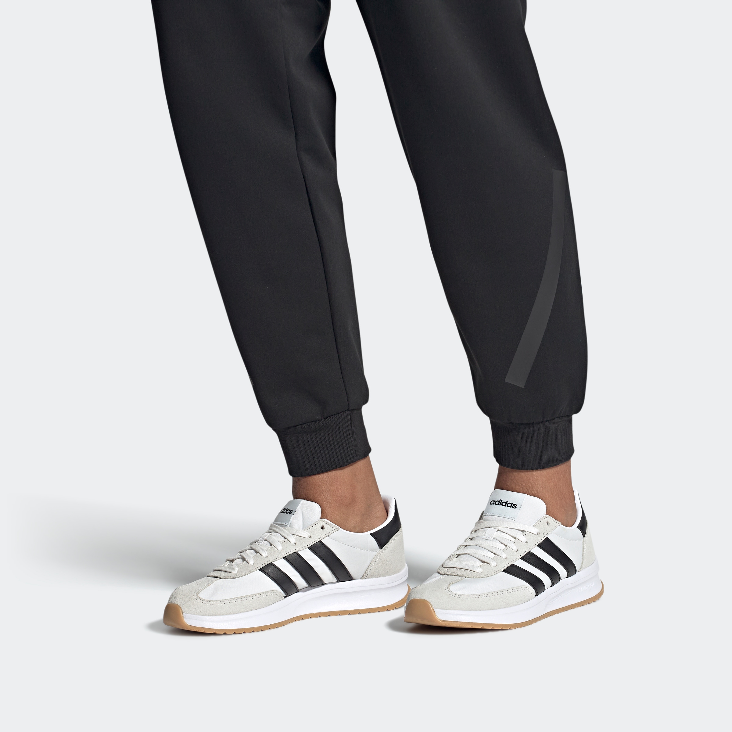 adidas Sportswear Sneaker »RUN 70S 2.0«, inspiriert vom Design des adidas SL72
