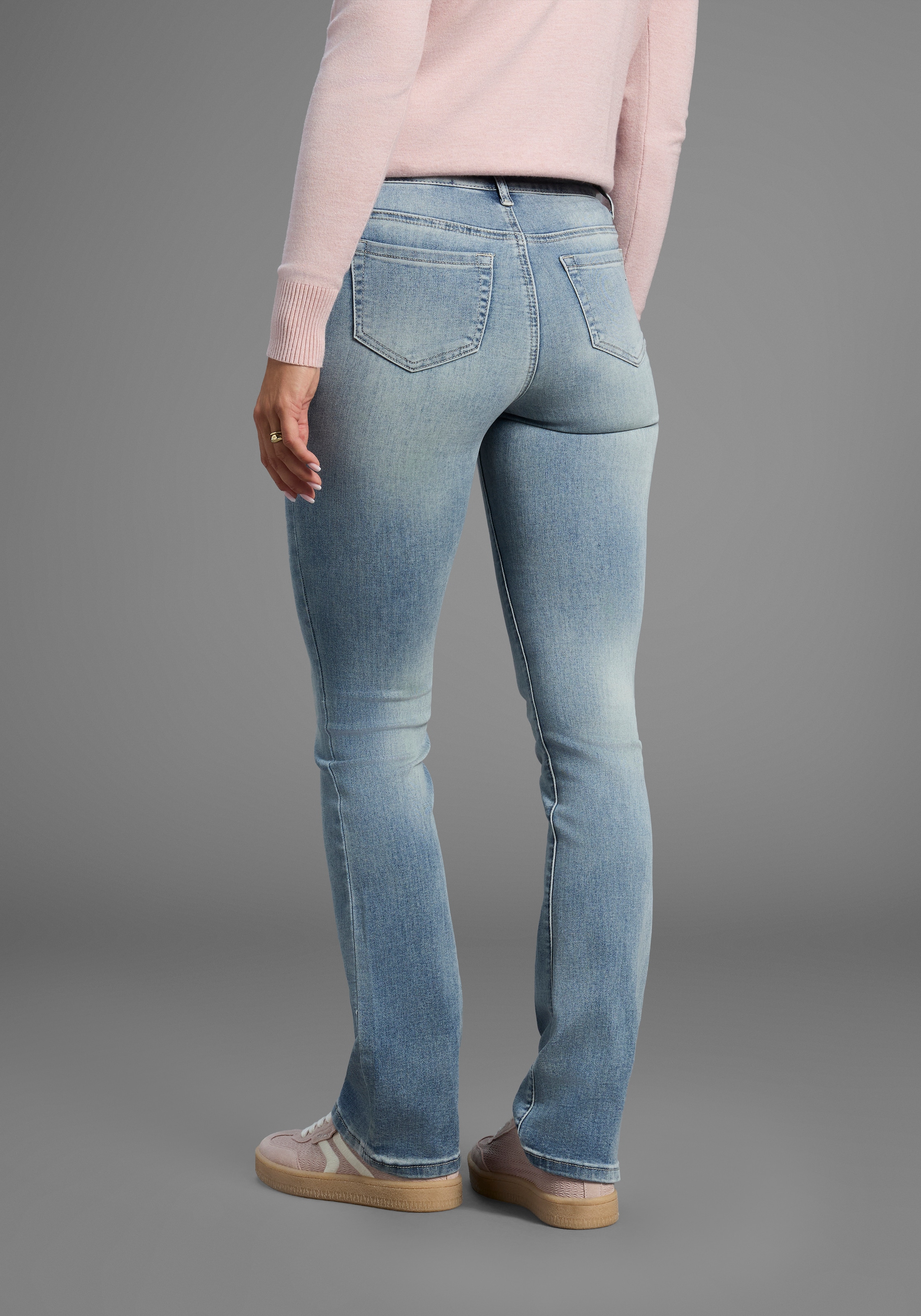 Arizona Bootcut-Jeans »Ultra-Stretch«, normale Passform, Baby-Bootcut, Used-Look-Waschung