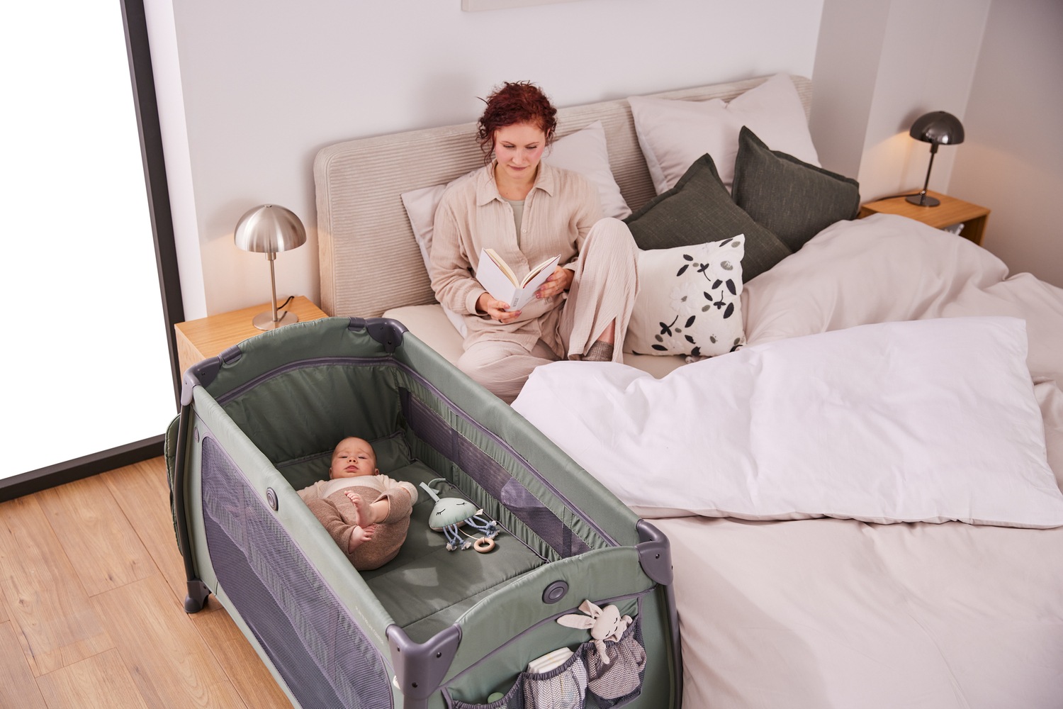 Hauck Baby-Reisebett »Play N Relax Center, dark blue«, inkl. Neugeboreneneinhang, Wickelmulde, Ausstieg, Räder