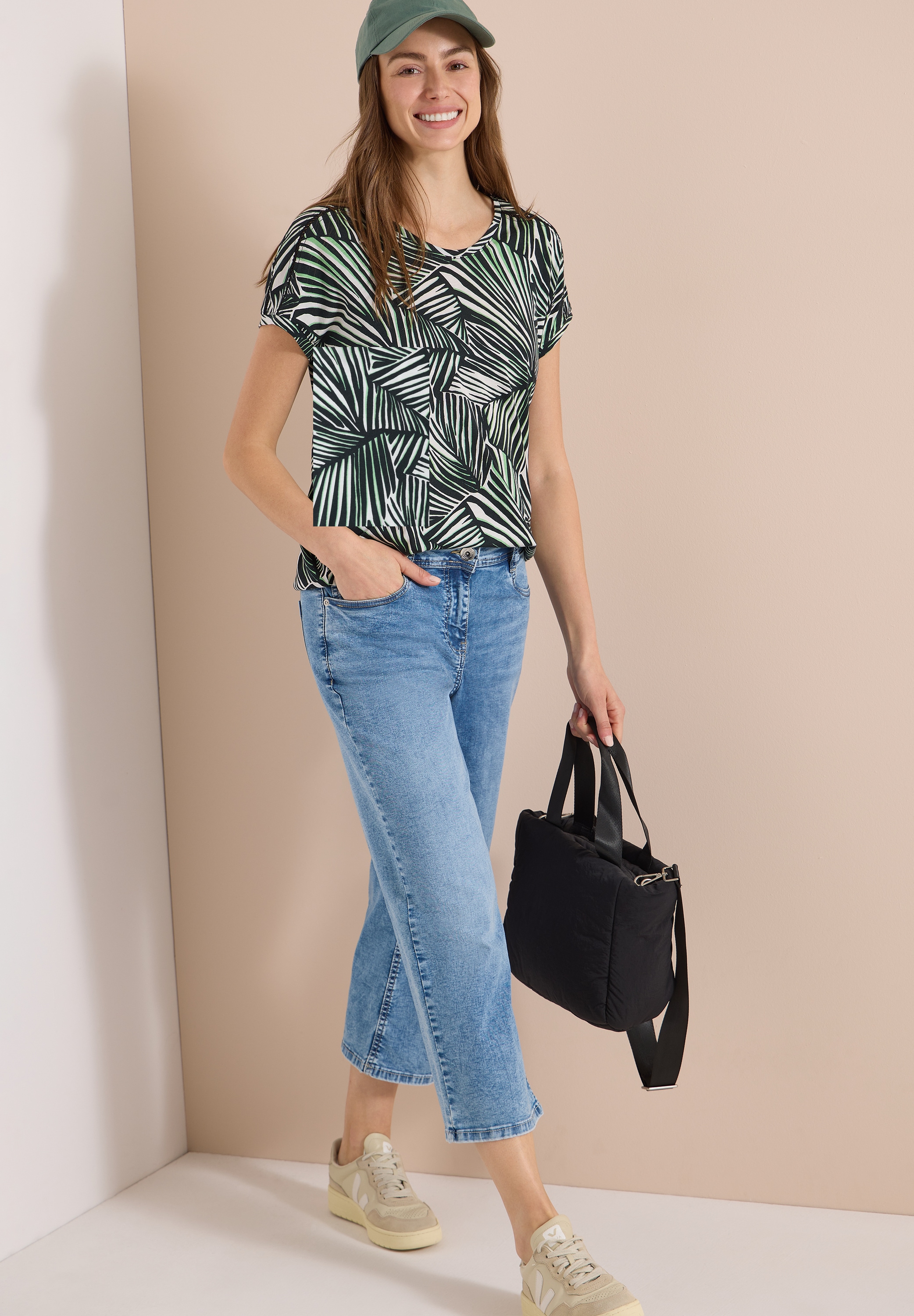 Cecil Kurzarmshirt Sommershirt mit V-Neck und Spitzendetail/grafisches Muster