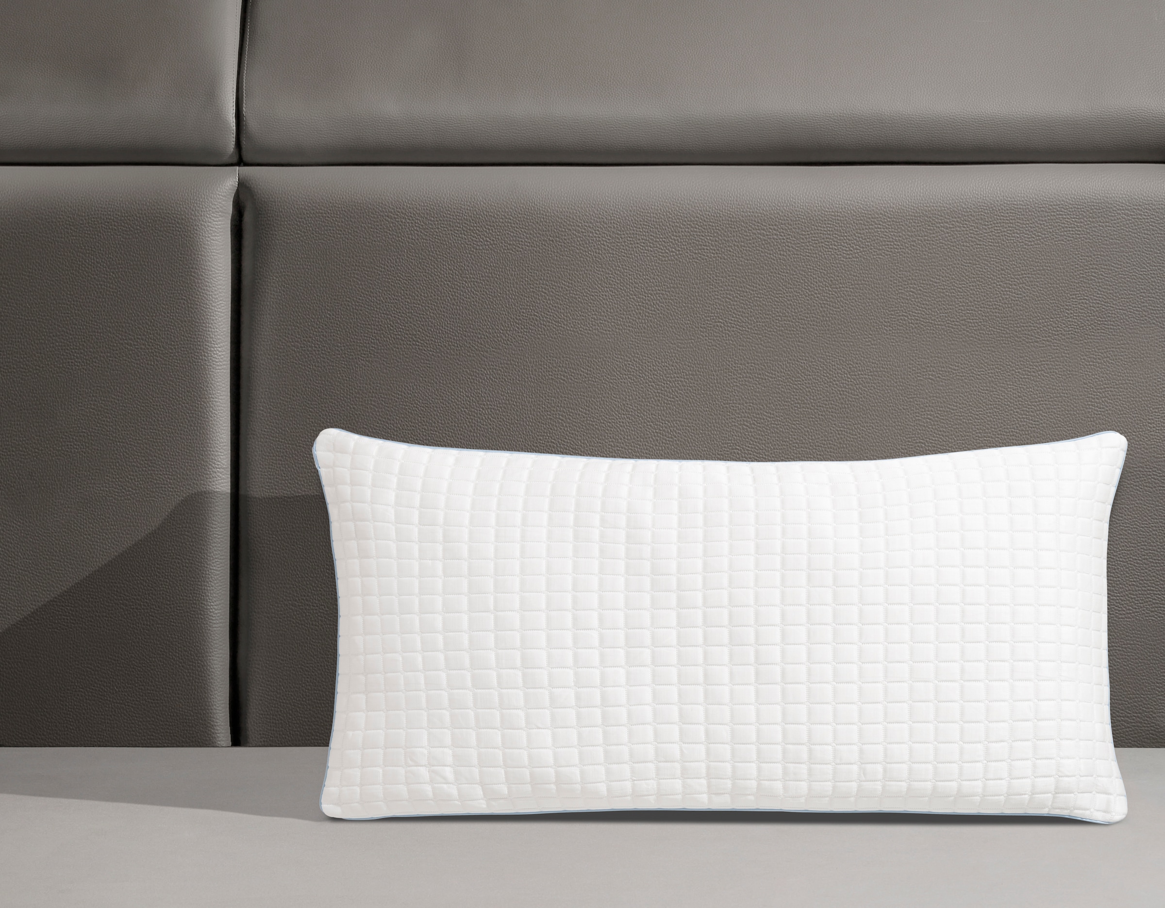 RIBECO Kopfkissen »Olaf, 40x80 & 80x80 cm erhältlich«, Füllung: Polyester, Bezug: Baumwolle & Polyester, (1 St.), mit kühlender Sommer- und weicher Winterseite!